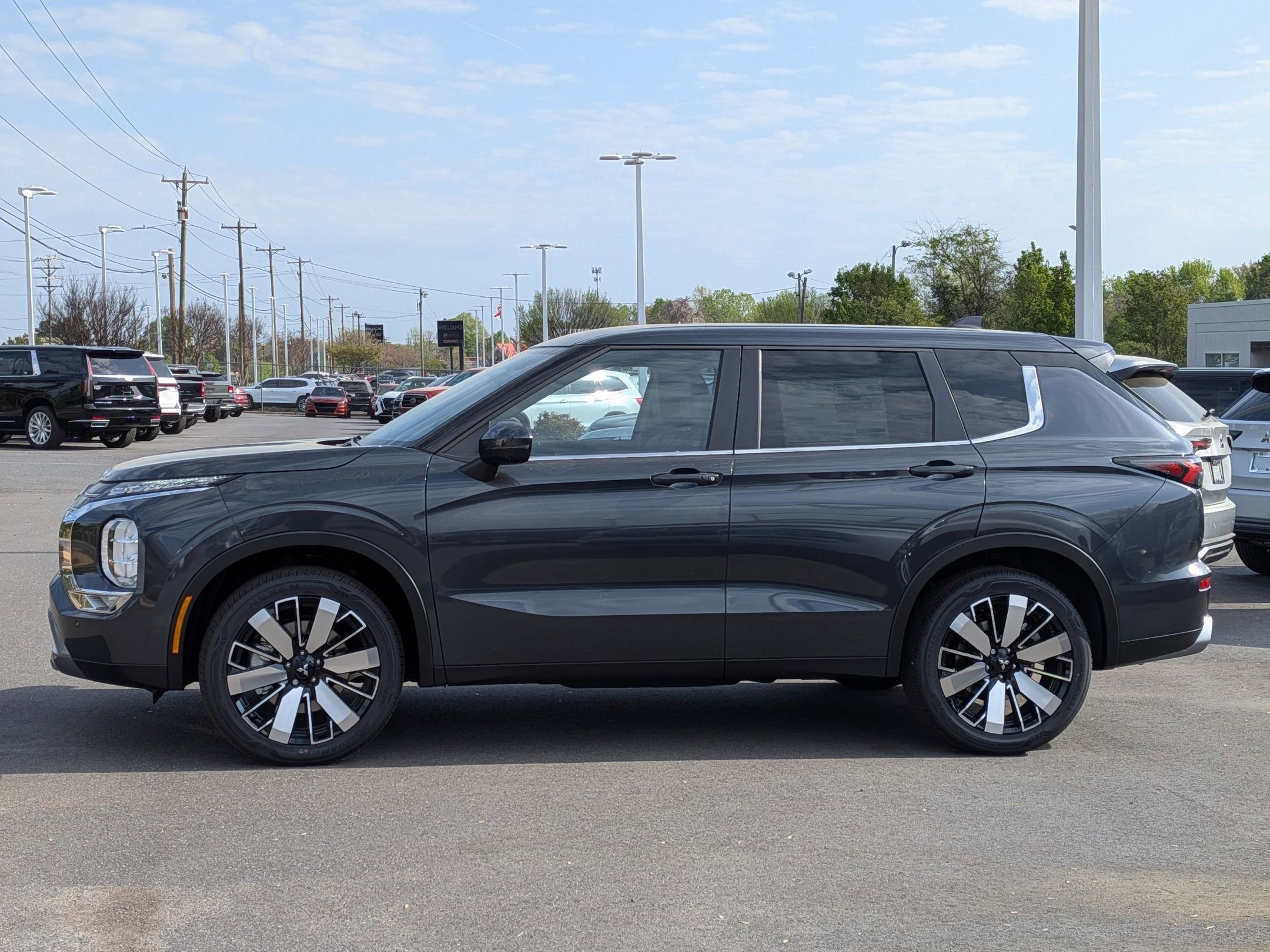 2026 Mitsubishi Outlander SE
