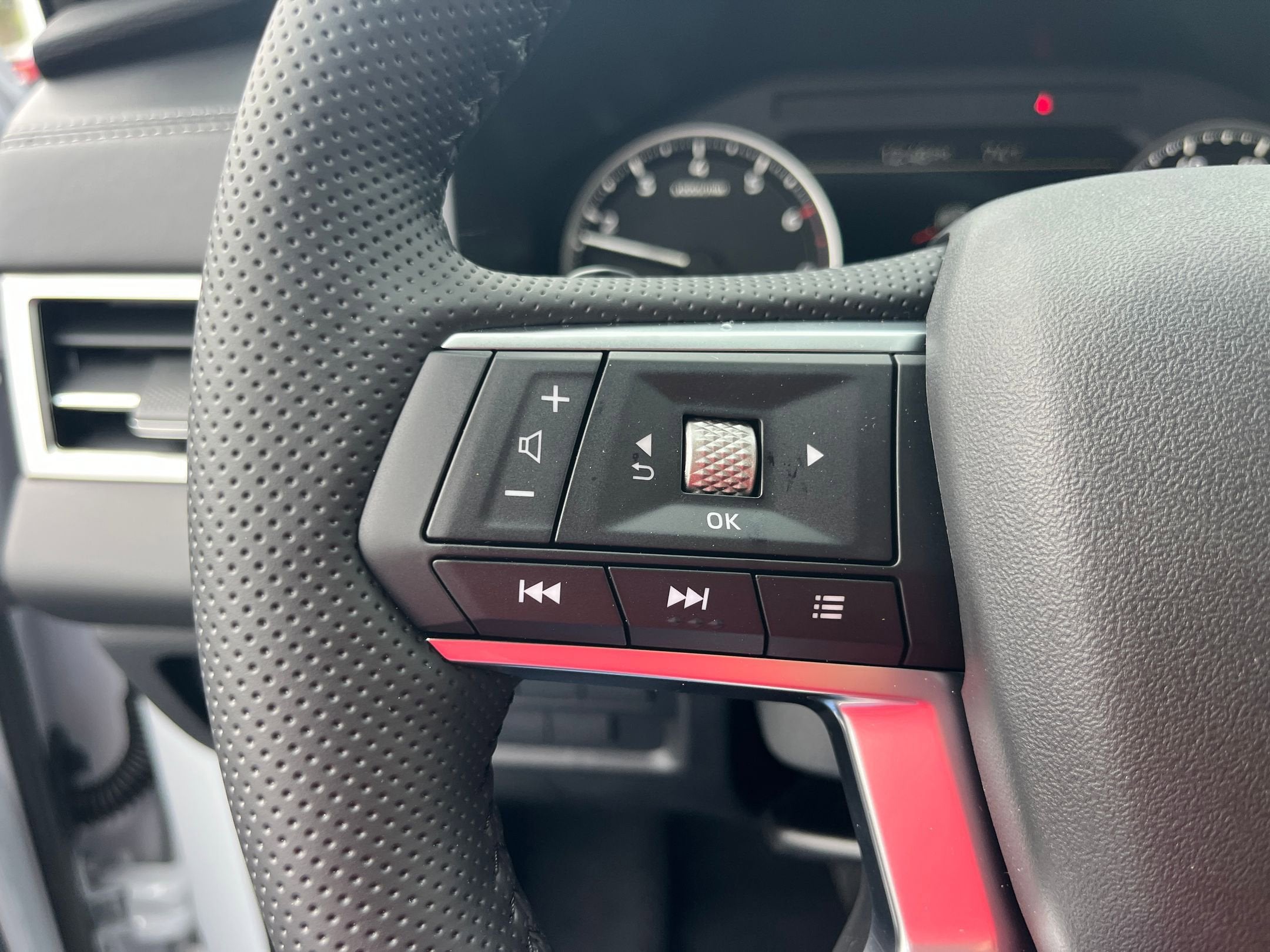 2026 Mitsubishi Outlander LE