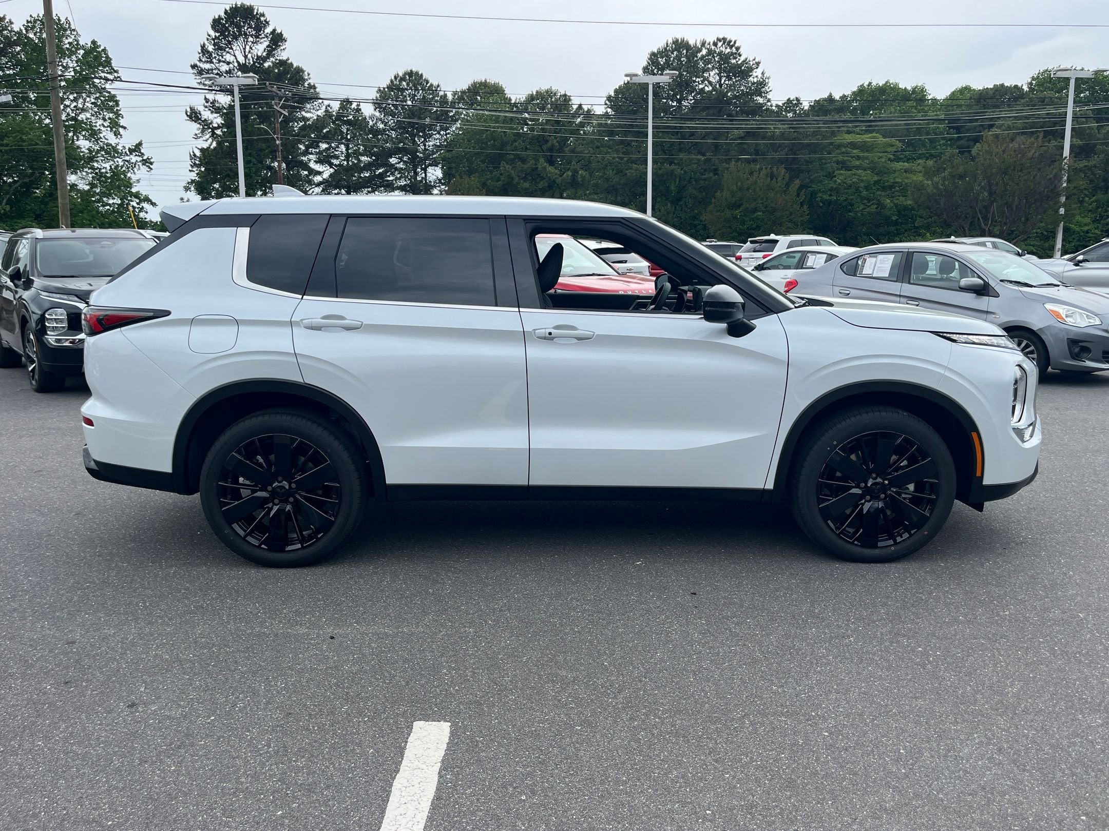 2026 Mitsubishi Outlander LE