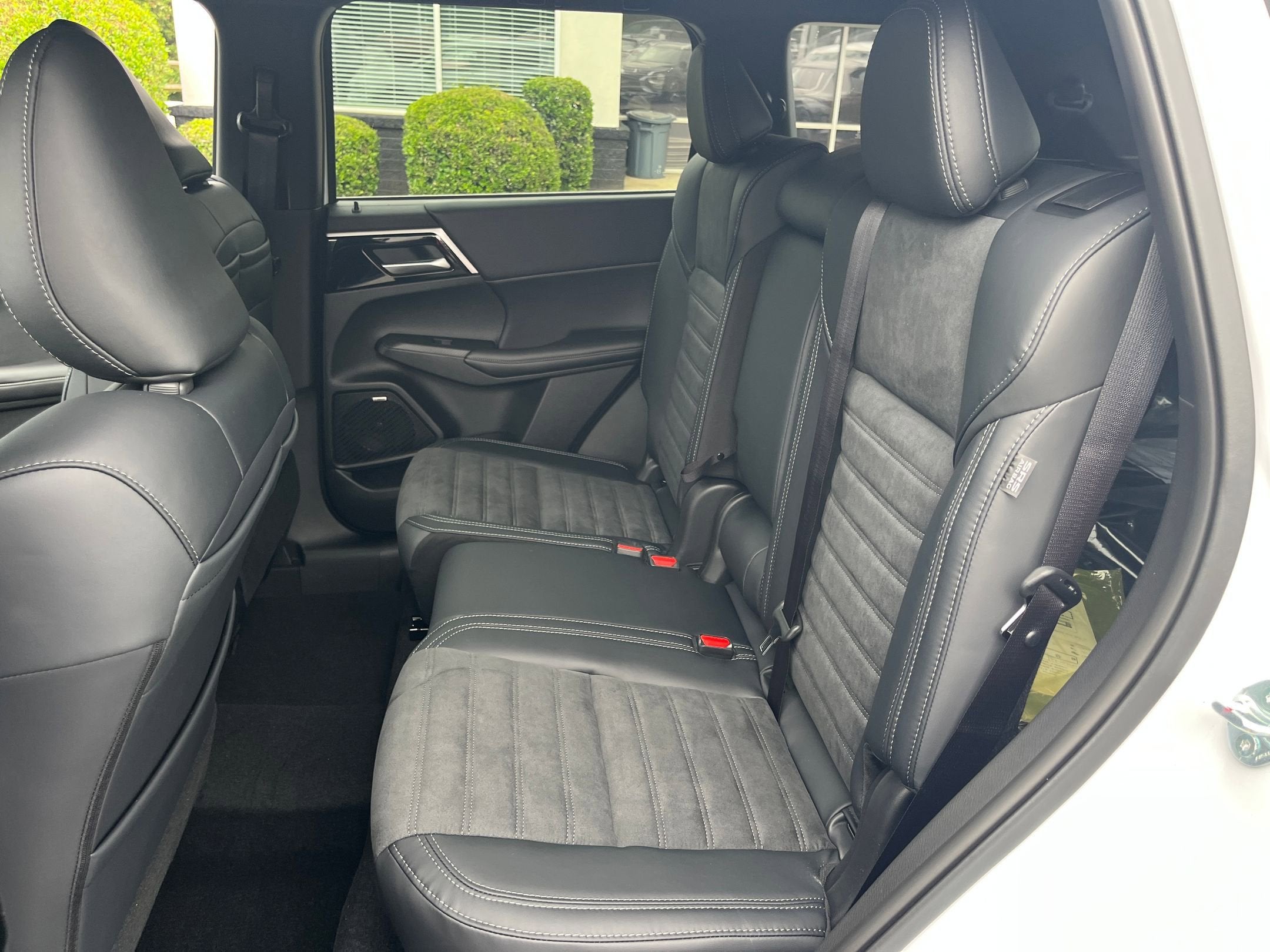 2026 Mitsubishi Outlander LE