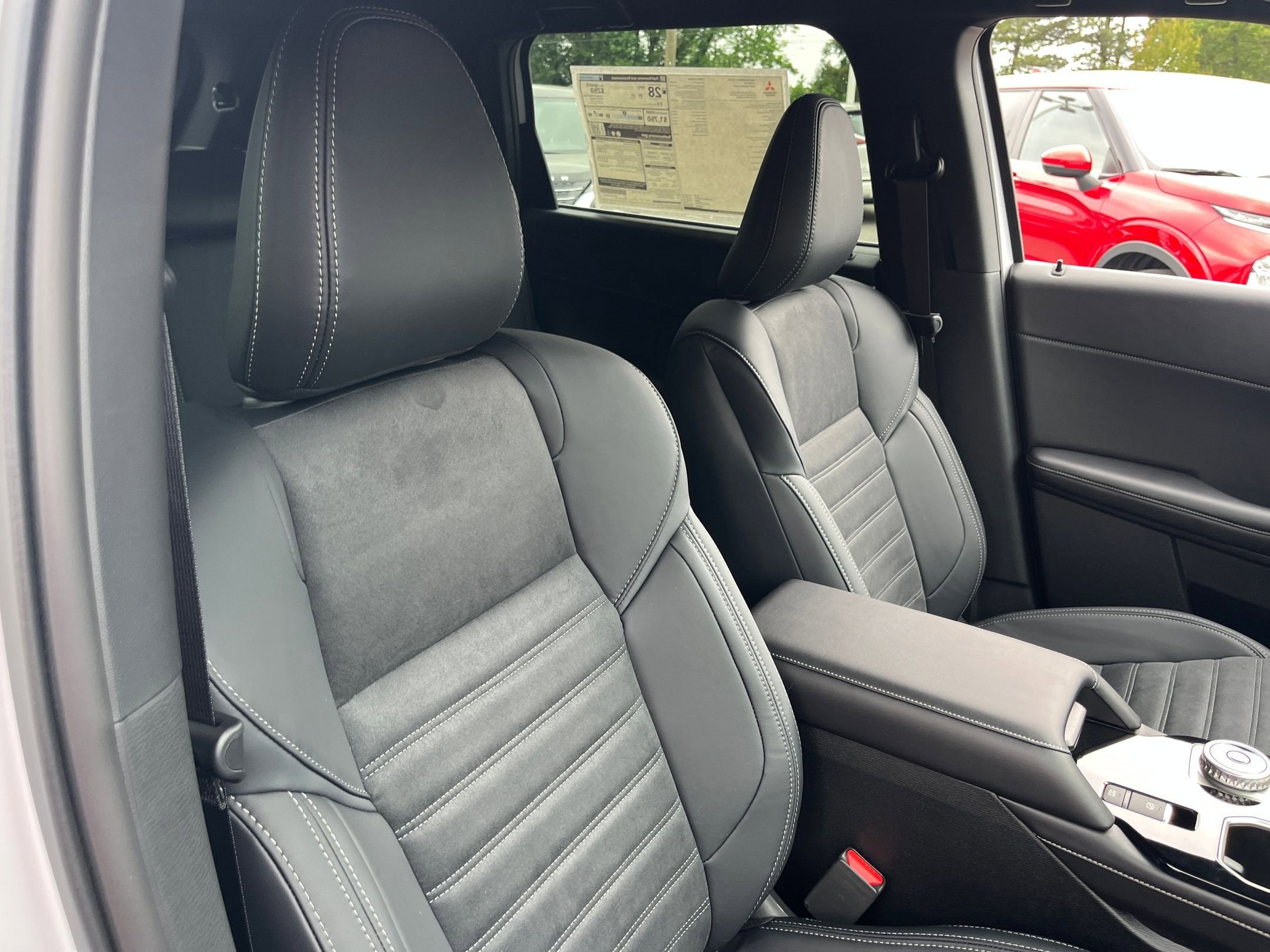 2026 Mitsubishi Outlander LE