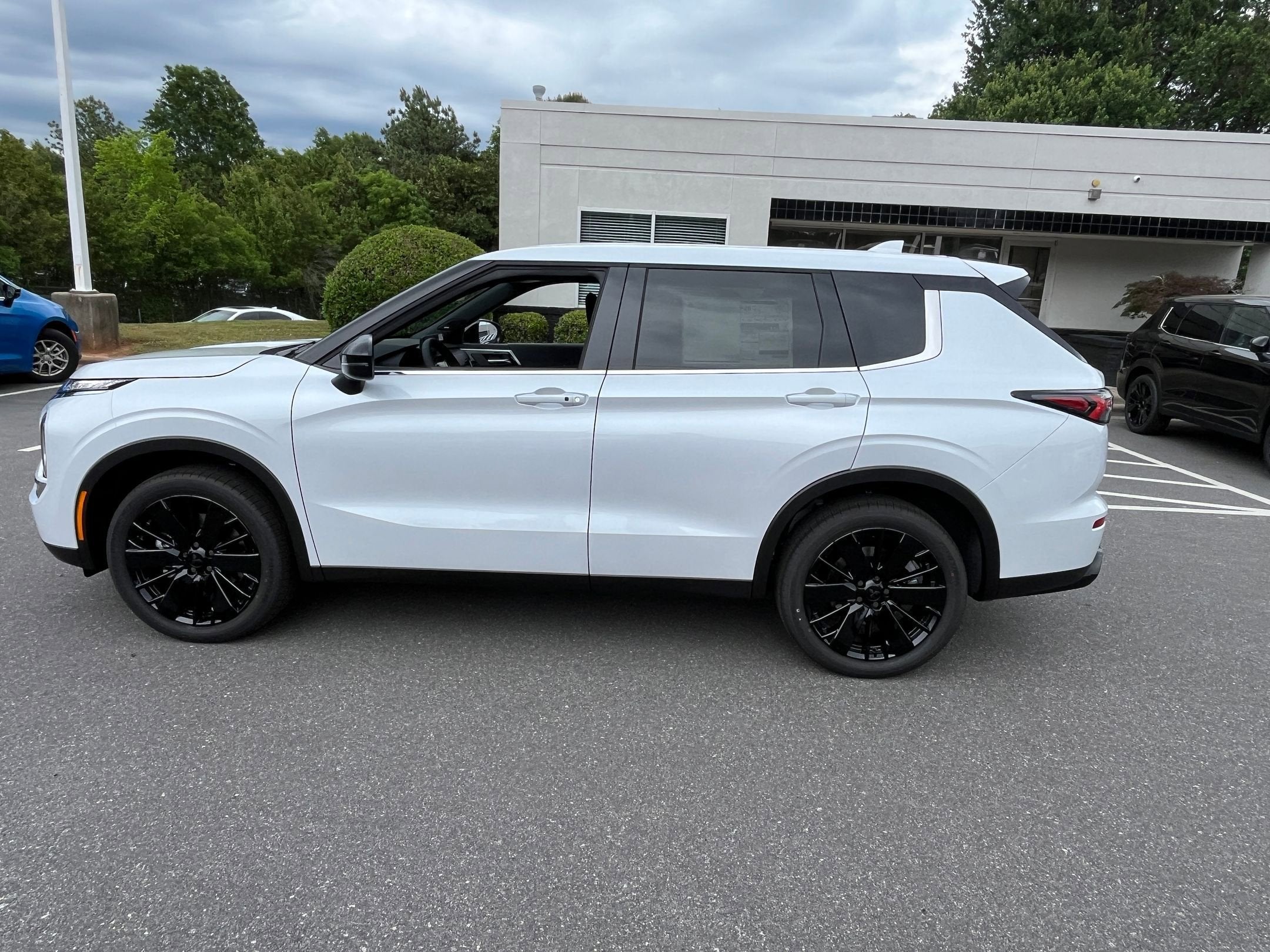 2026 Mitsubishi Outlander LE
