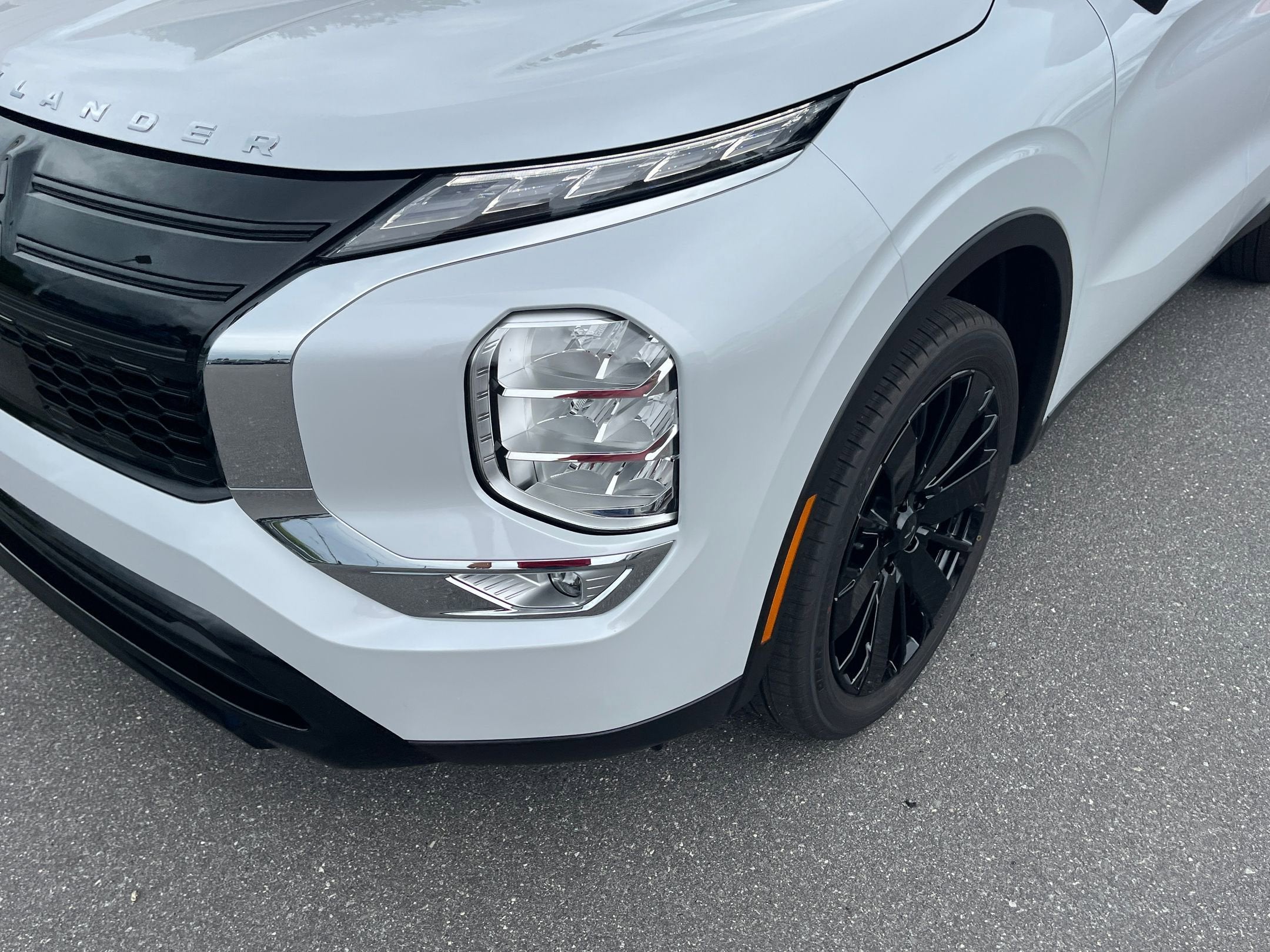 2026 Mitsubishi Outlander LE