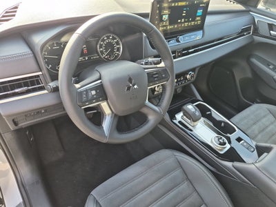 2026 Mitsubishi Outlander LE
