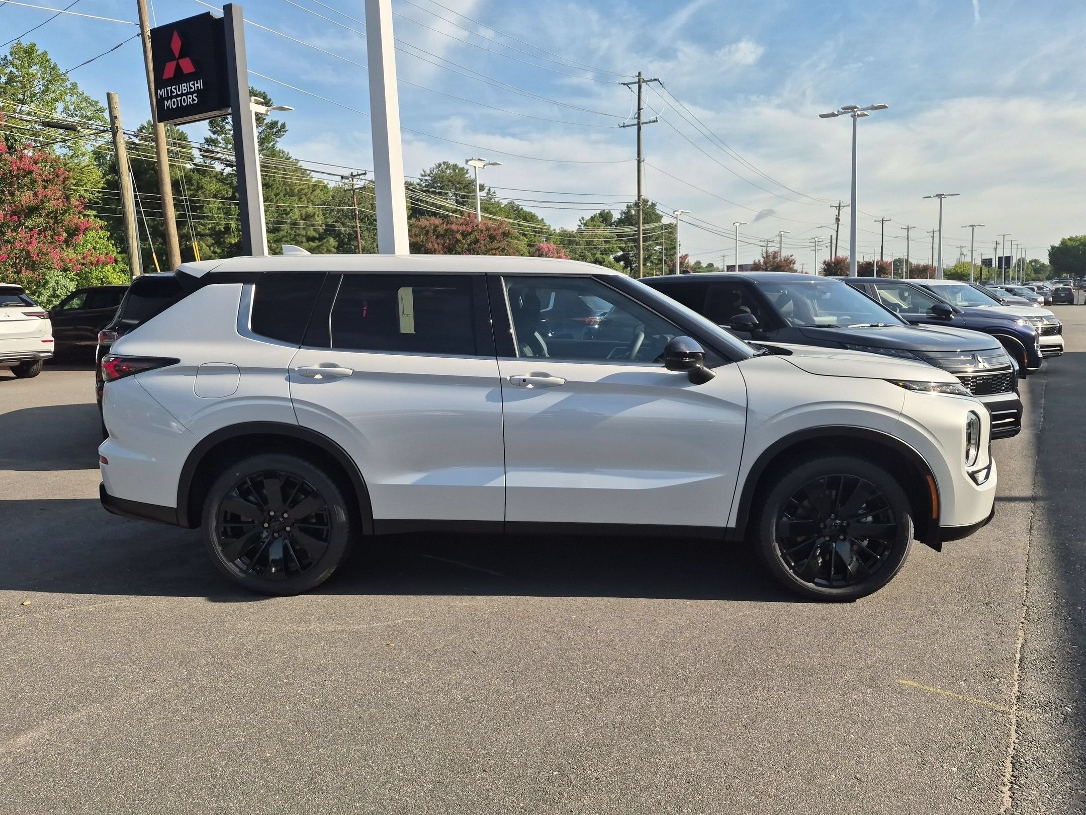 2026 Mitsubishi Outlander LE