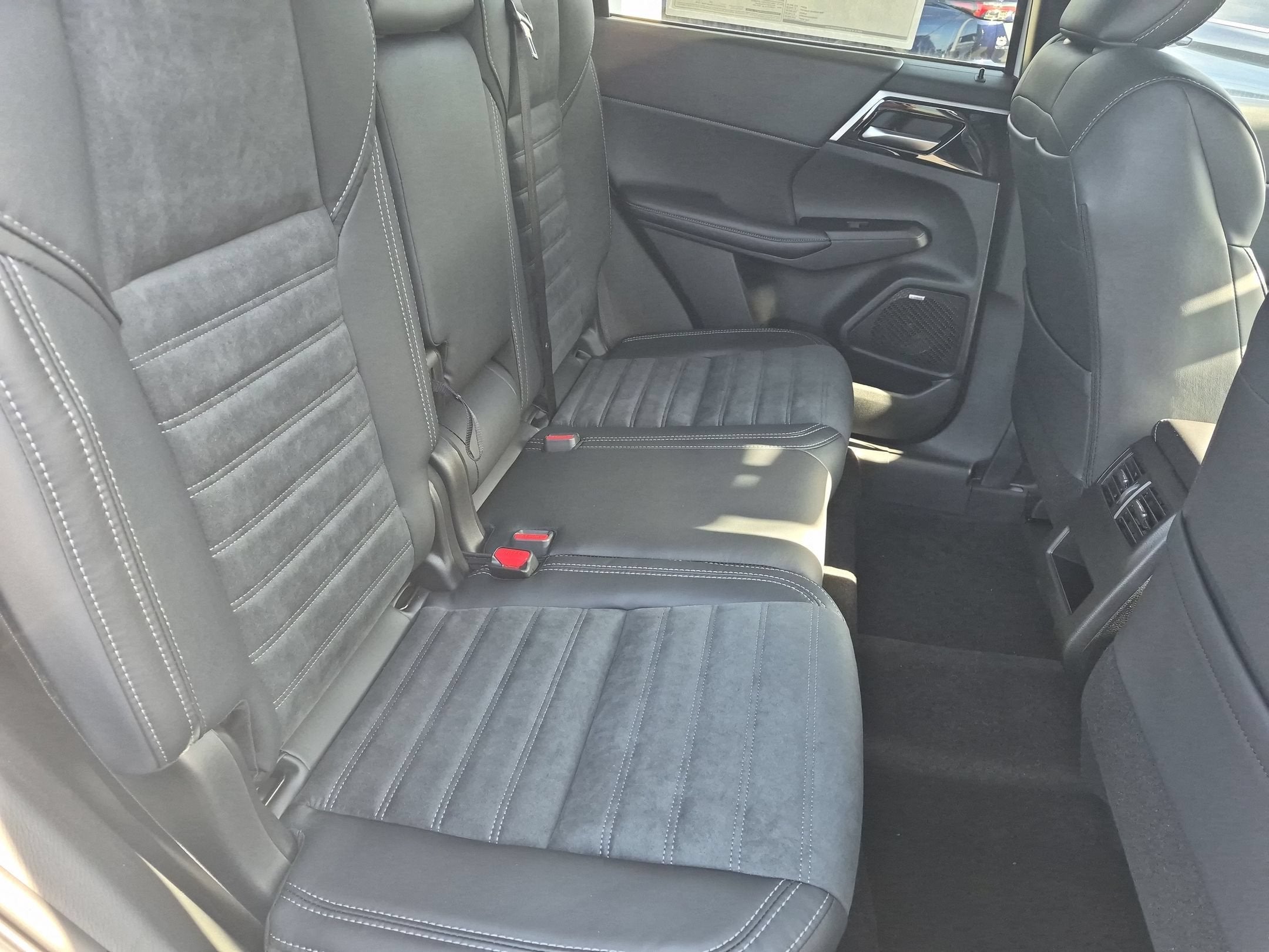 2026 Mitsubishi Outlander LE