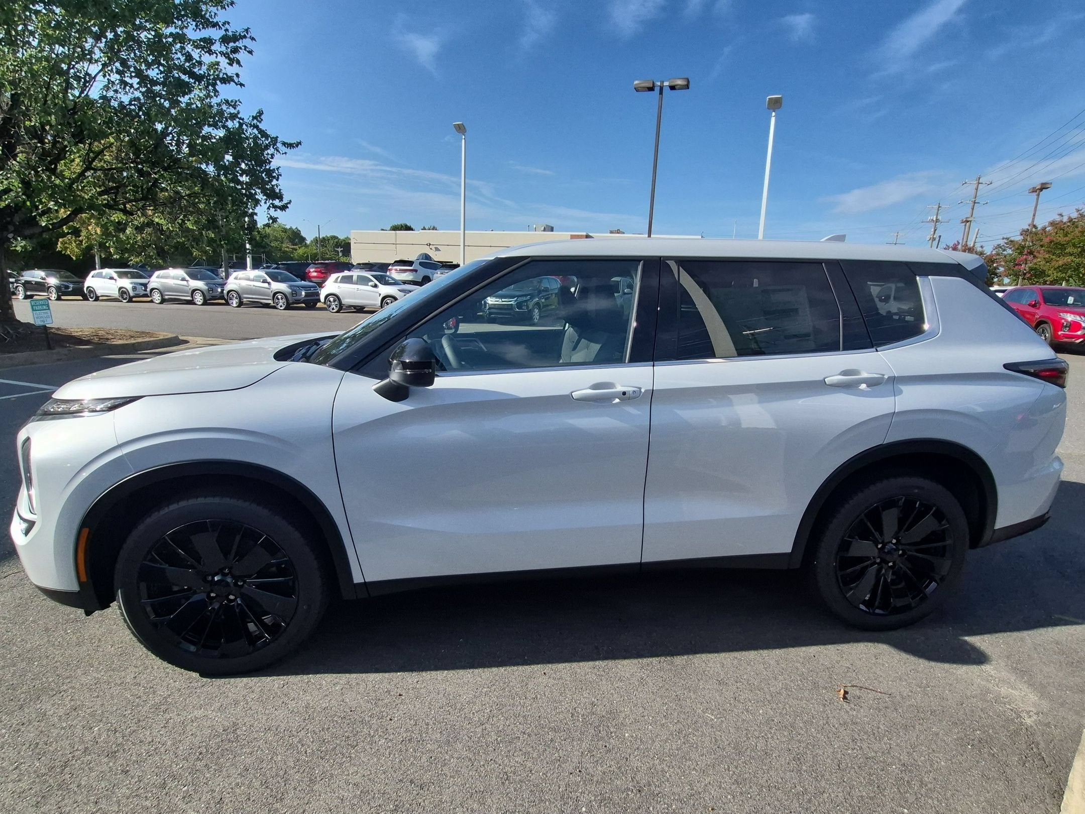 2026 Mitsubishi Outlander LE