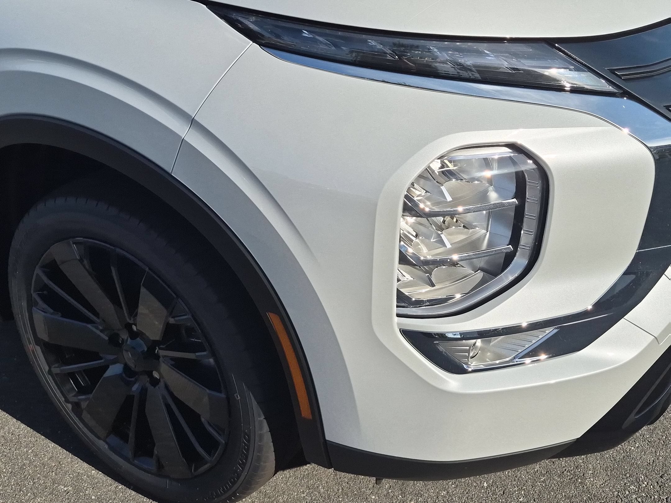 2026 Mitsubishi Outlander LE