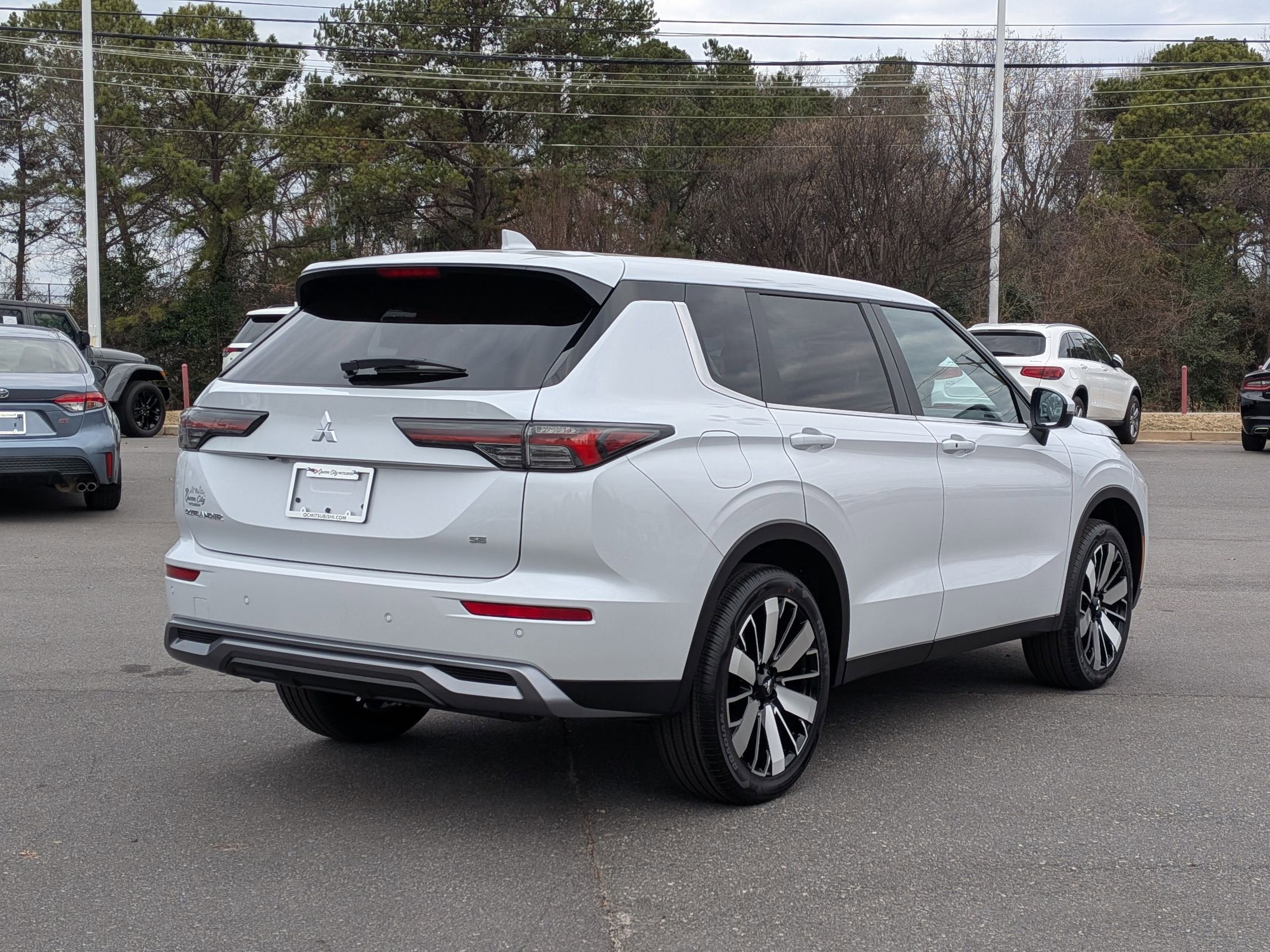 2026 Mitsubishi Outlander SE