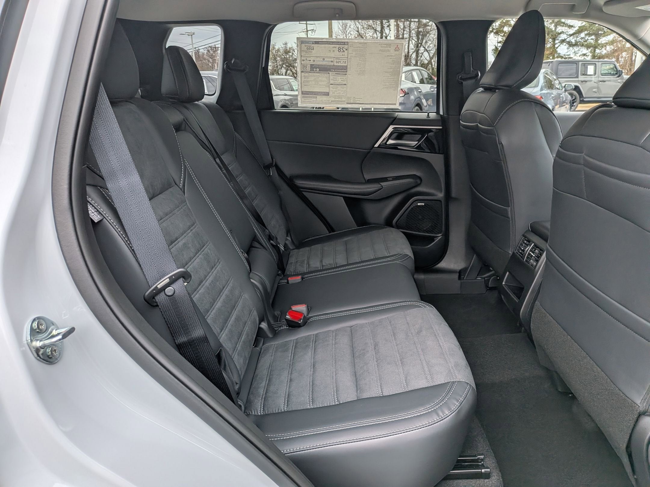 2026 Mitsubishi Outlander SE