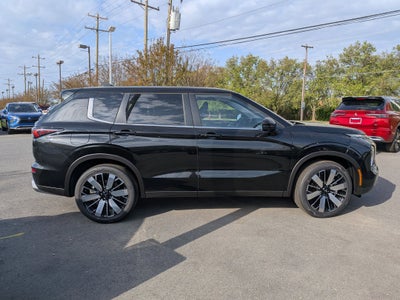 2026 Mitsubishi Outlander SE