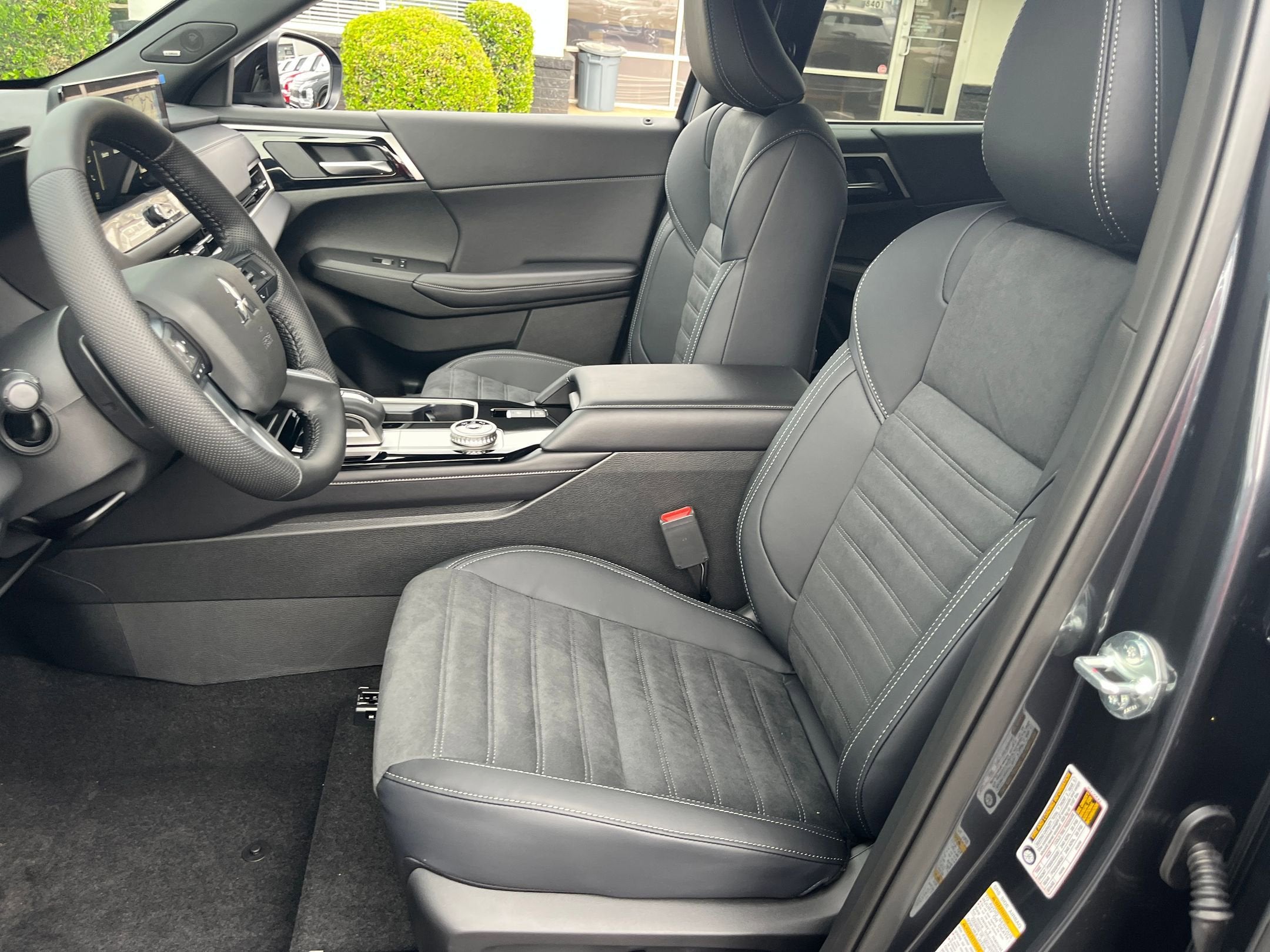 2026 Mitsubishi Outlander LE