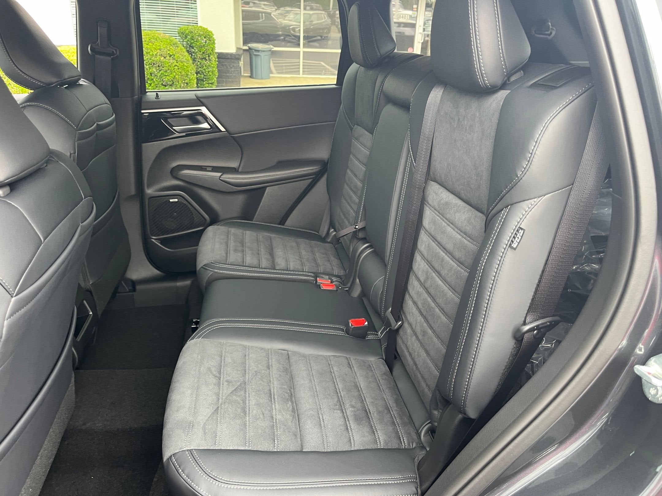 2026 Mitsubishi Outlander LE