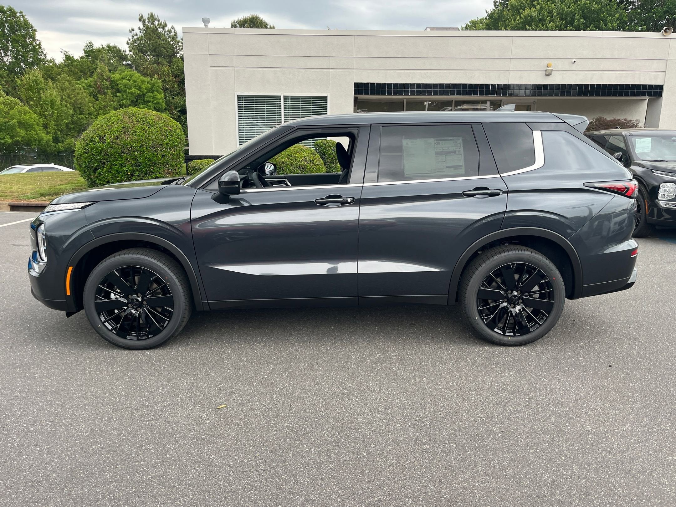 2026 Mitsubishi Outlander LE