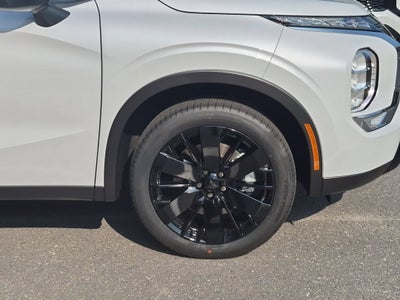 2026 Mitsubishi Outlander LE