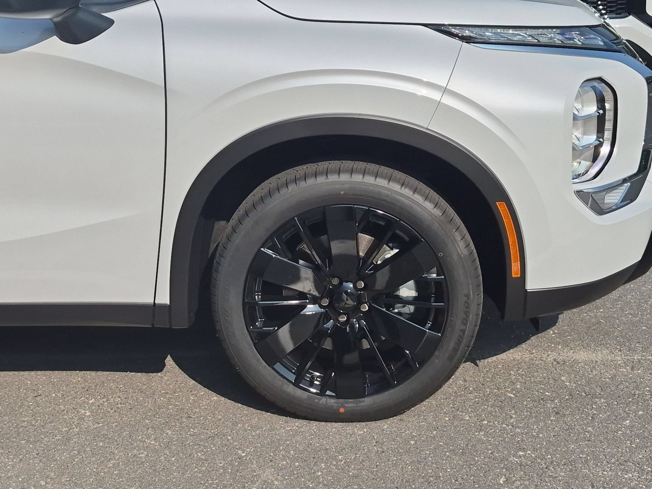 2026 Mitsubishi Outlander LE