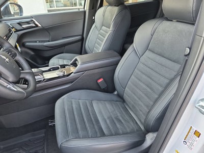 2026 Mitsubishi Outlander LE