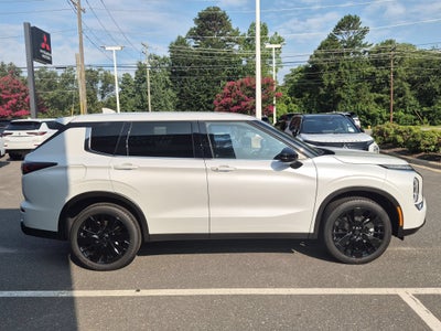 2026 Mitsubishi Outlander LE