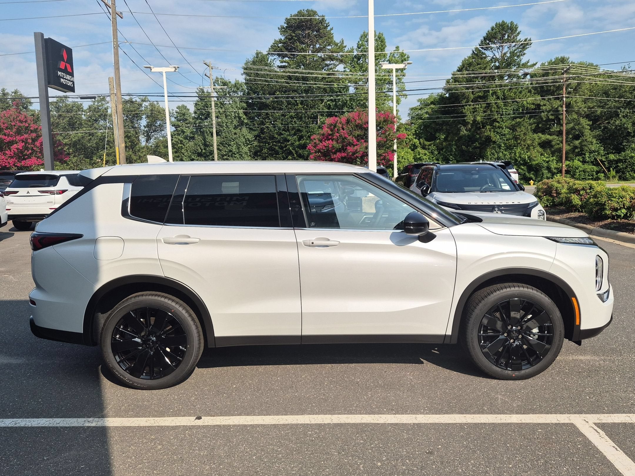 2026 Mitsubishi Outlander LE