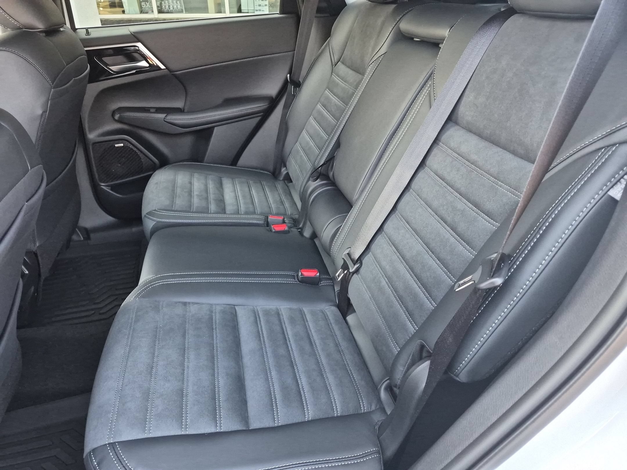 2026 Mitsubishi Outlander LE