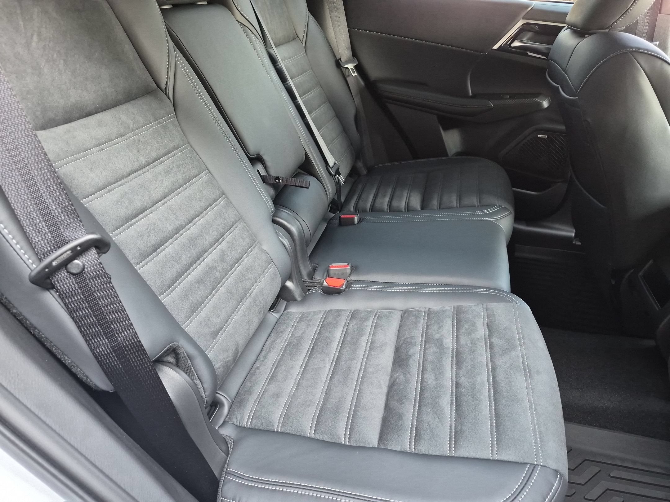 2026 Mitsubishi Outlander LE