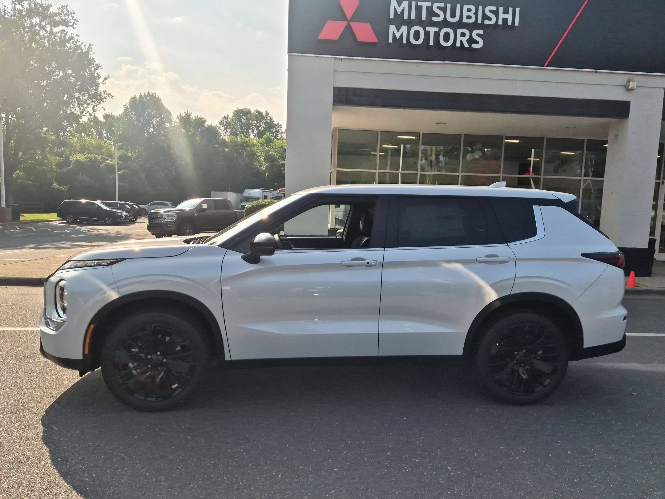 2026 Mitsubishi Outlander LE