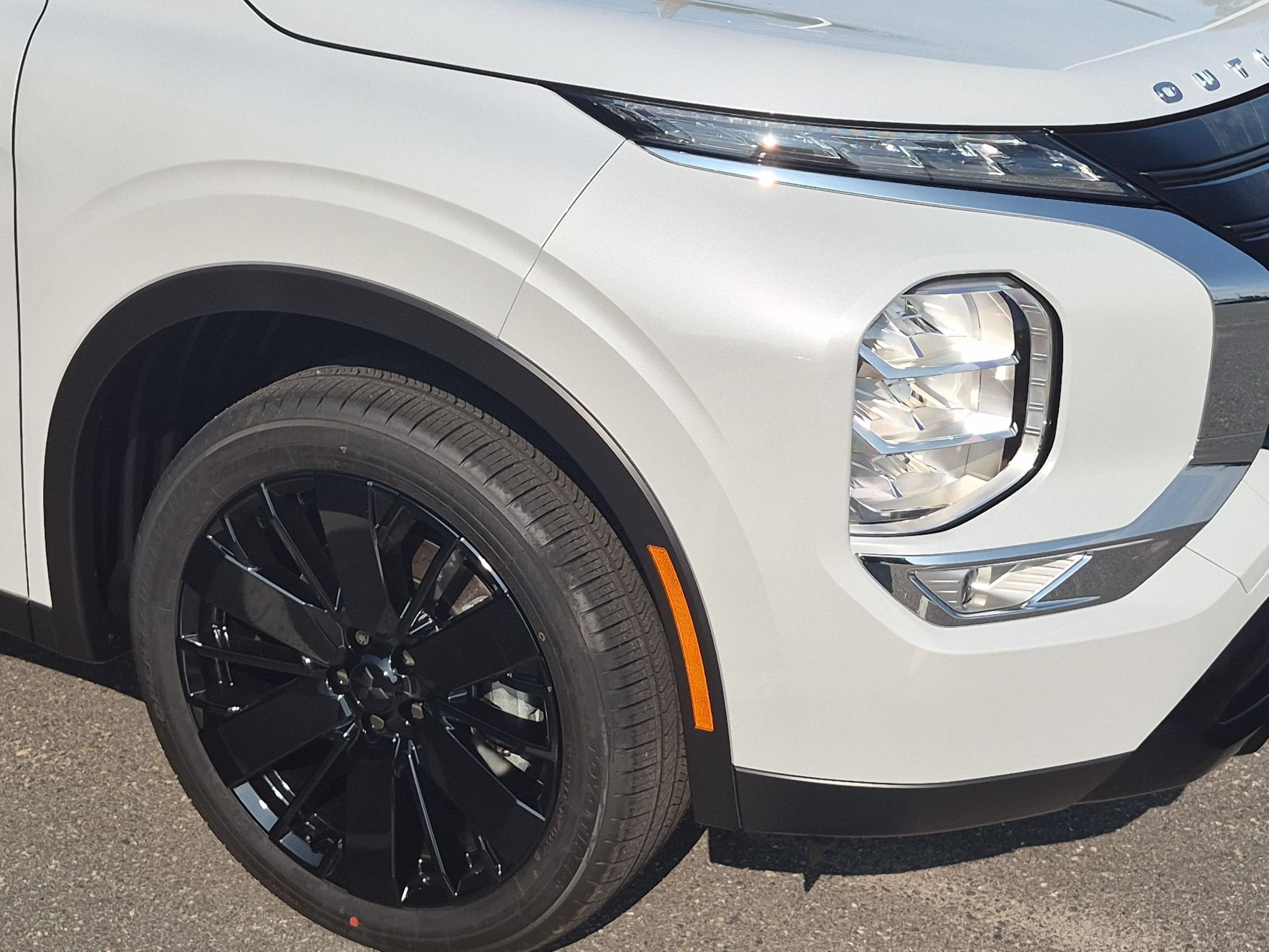 2026 Mitsubishi Outlander LE
