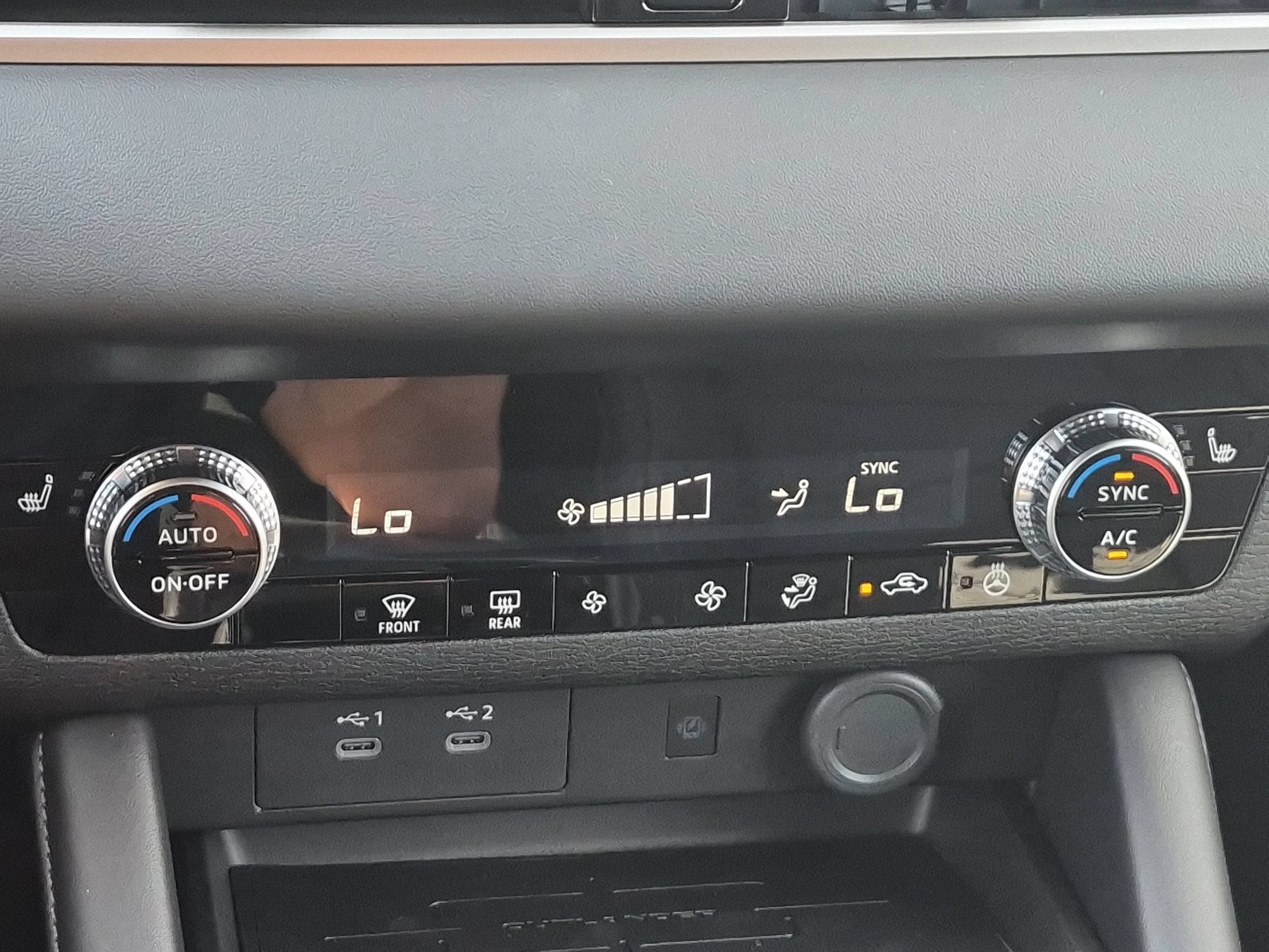 2026 Mitsubishi Outlander LE