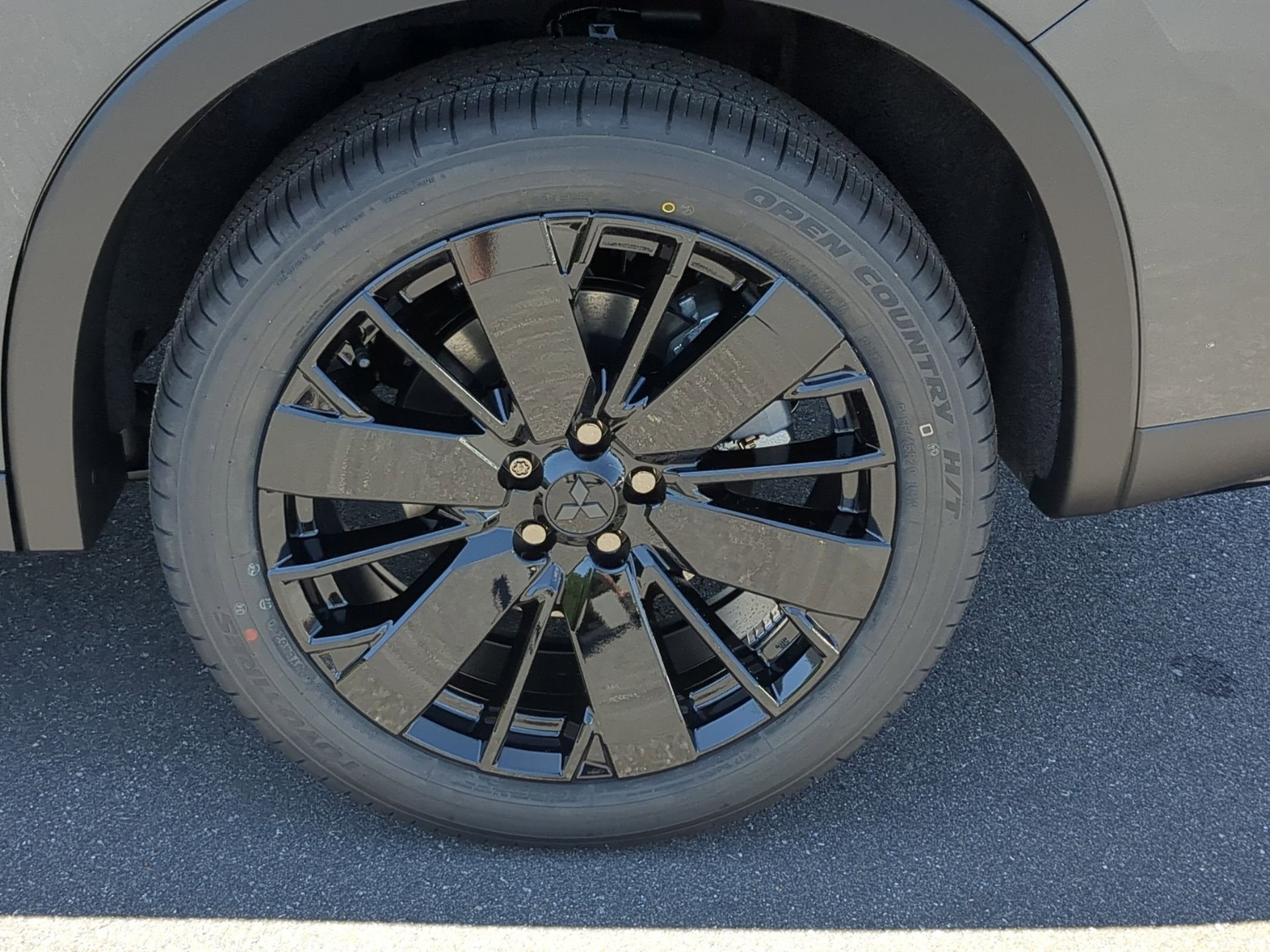 2026 Mitsubishi Outlander LE