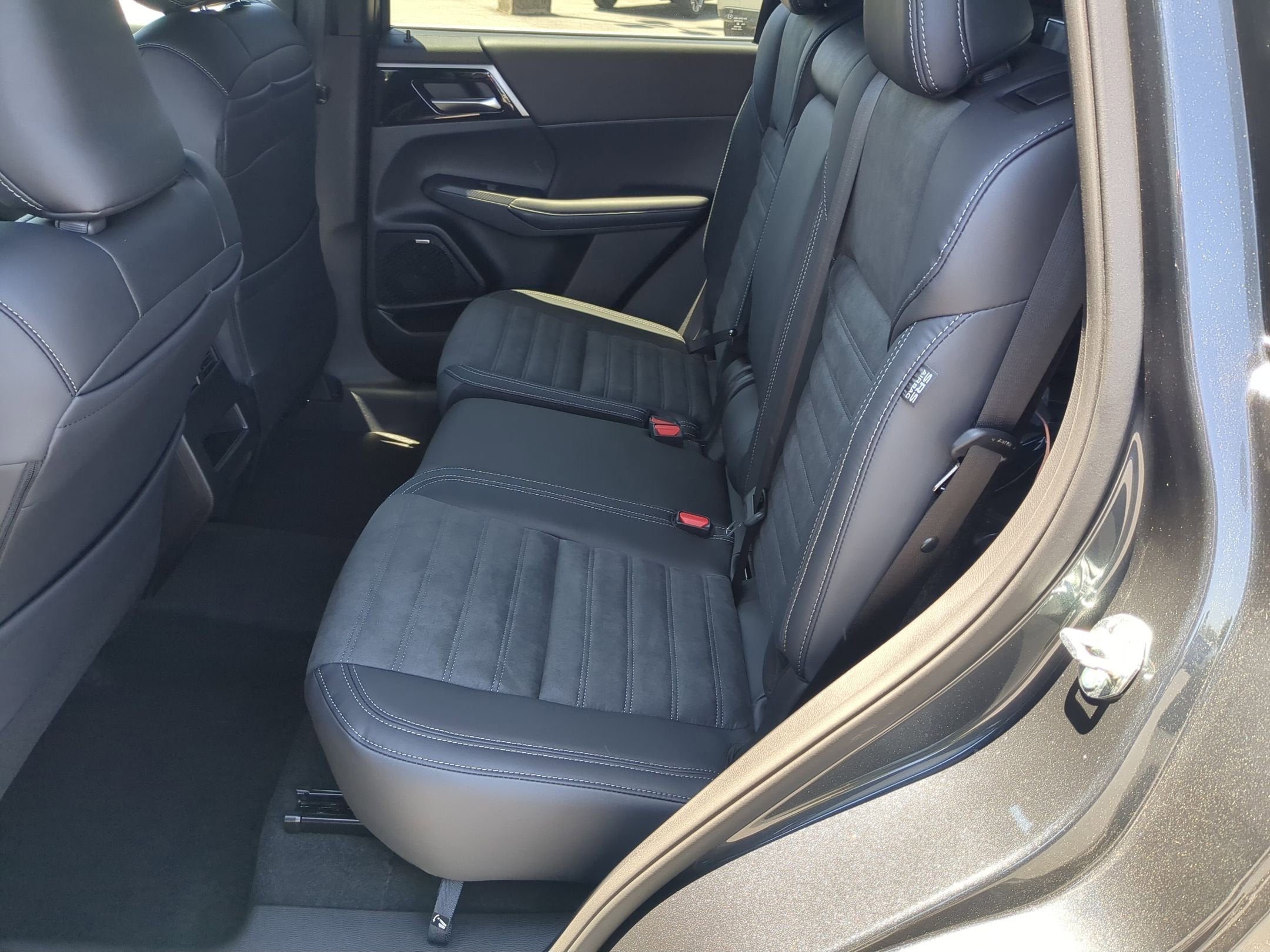 2026 Mitsubishi Outlander LE