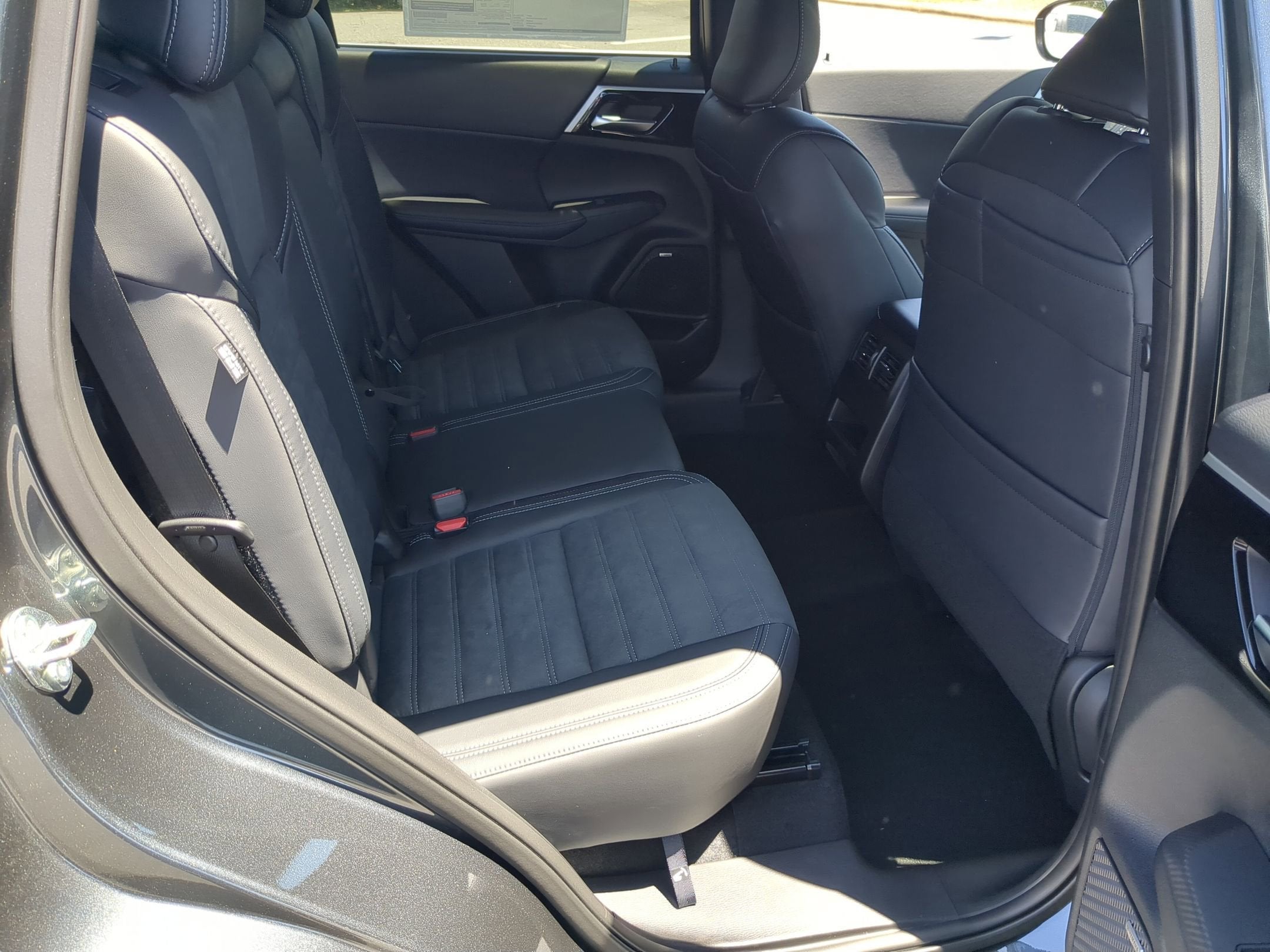 2026 Mitsubishi Outlander LE