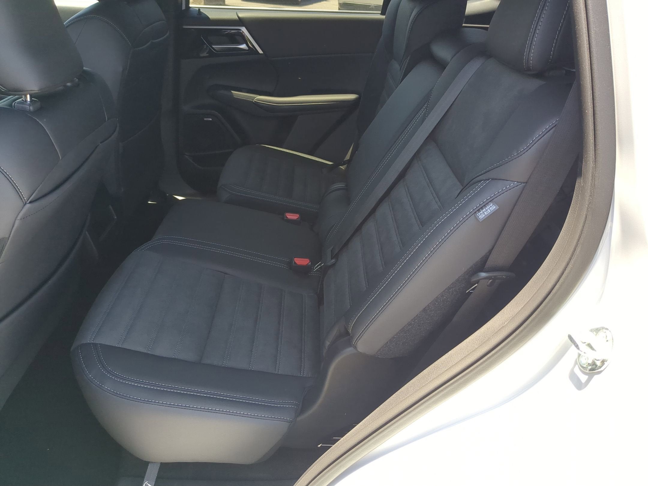 2026 Mitsubishi Outlander LE