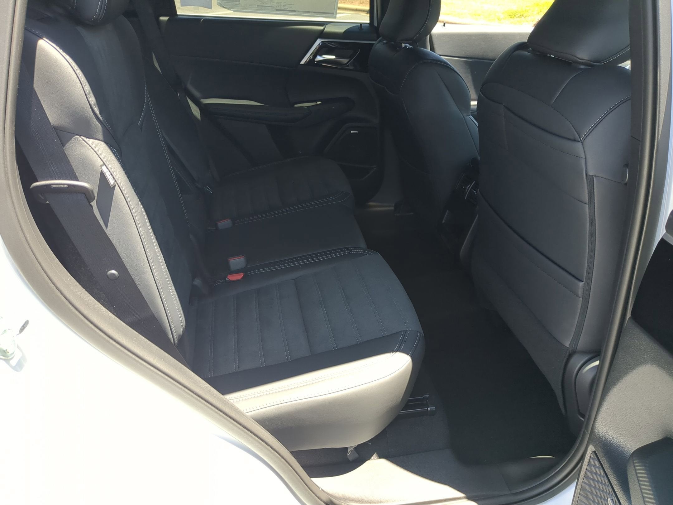 2026 Mitsubishi Outlander LE
