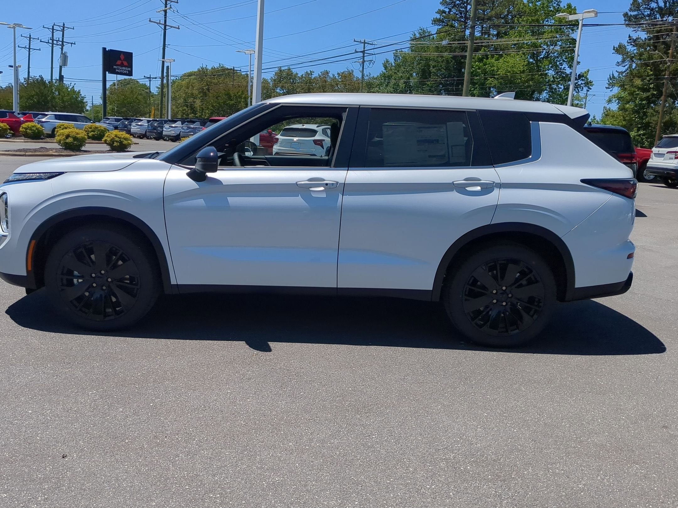 2026 Mitsubishi Outlander LE