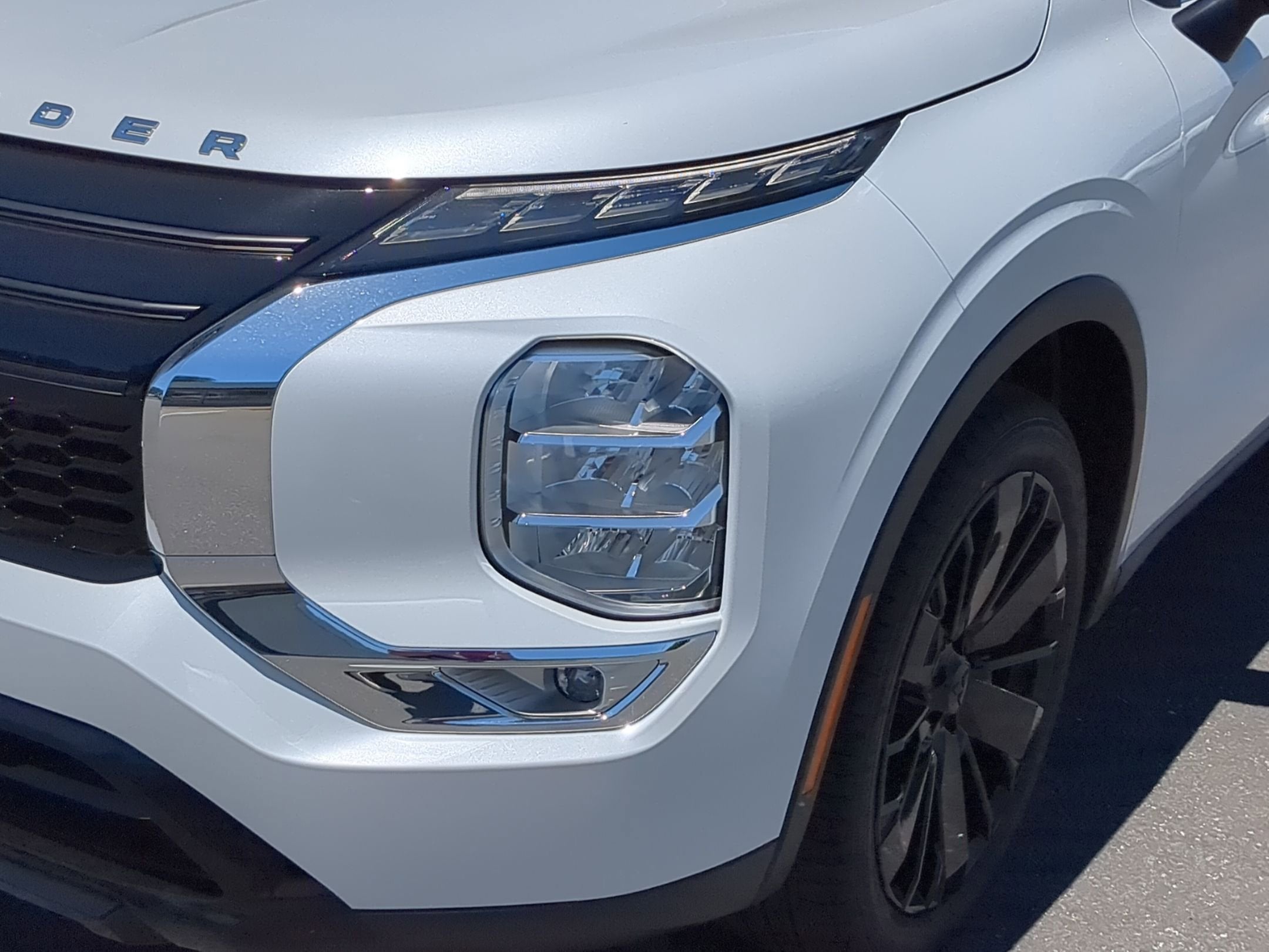2026 Mitsubishi Outlander LE
