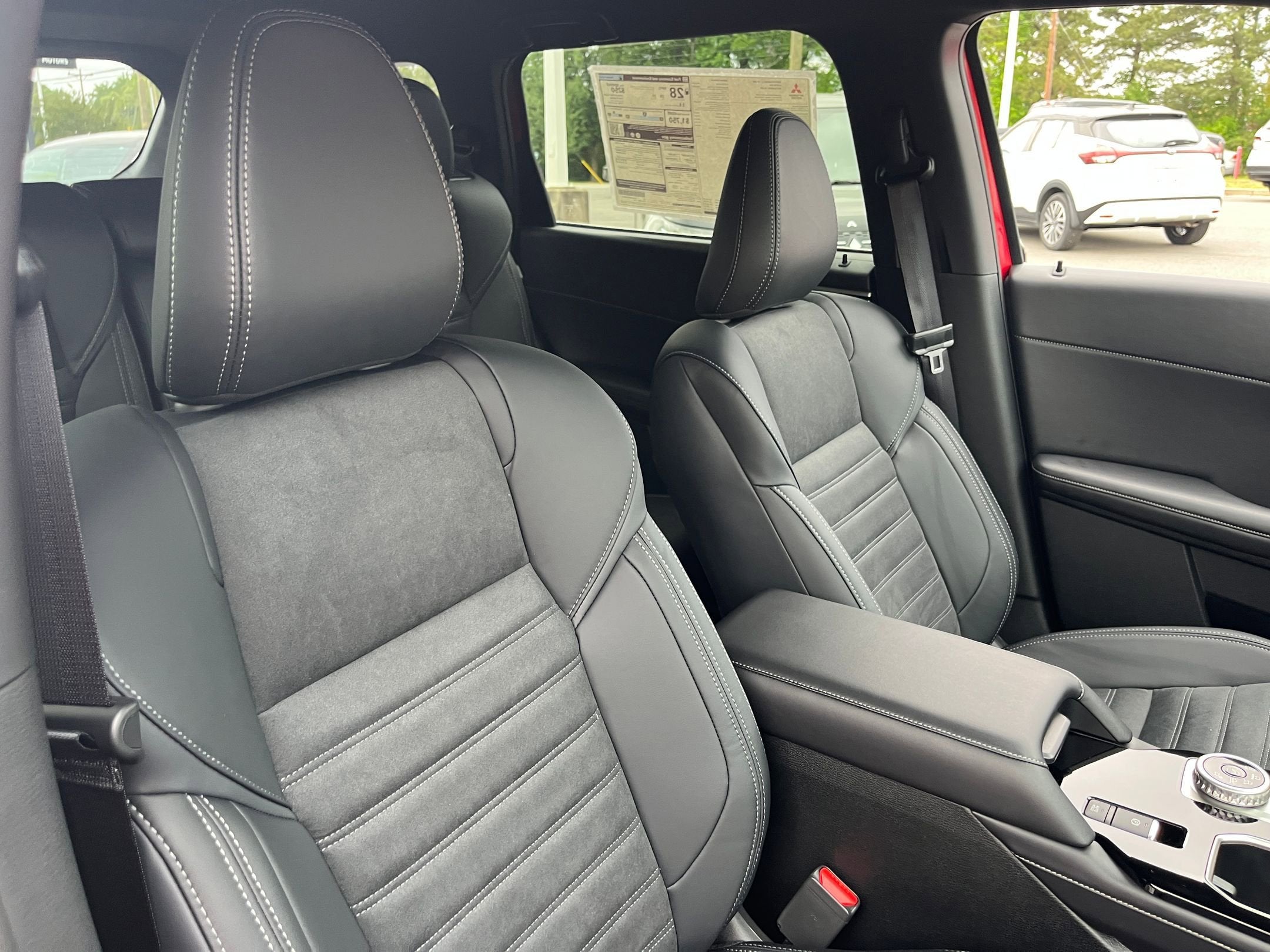 2026 Mitsubishi Outlander LE