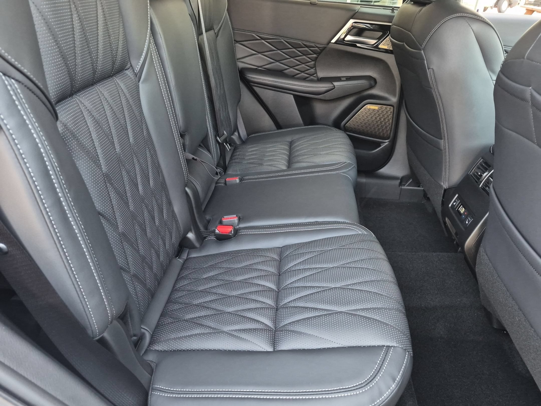 2026 Mitsubishi Outlander Black Edition