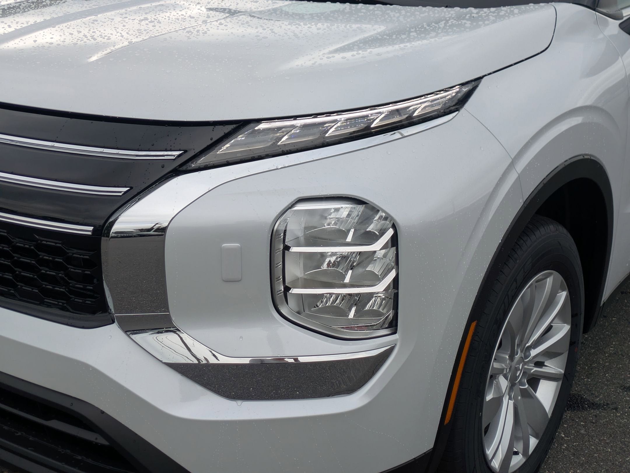 2025 Mitsubishi Outlander ES