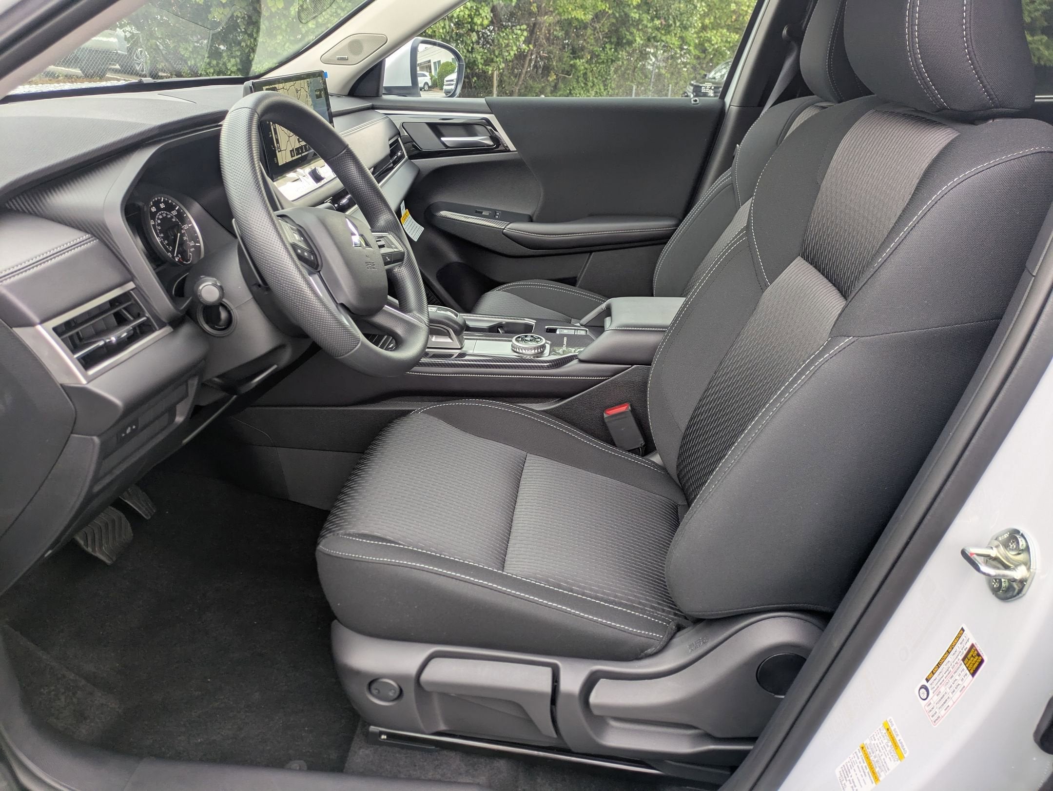 2025 Mitsubishi Outlander ES