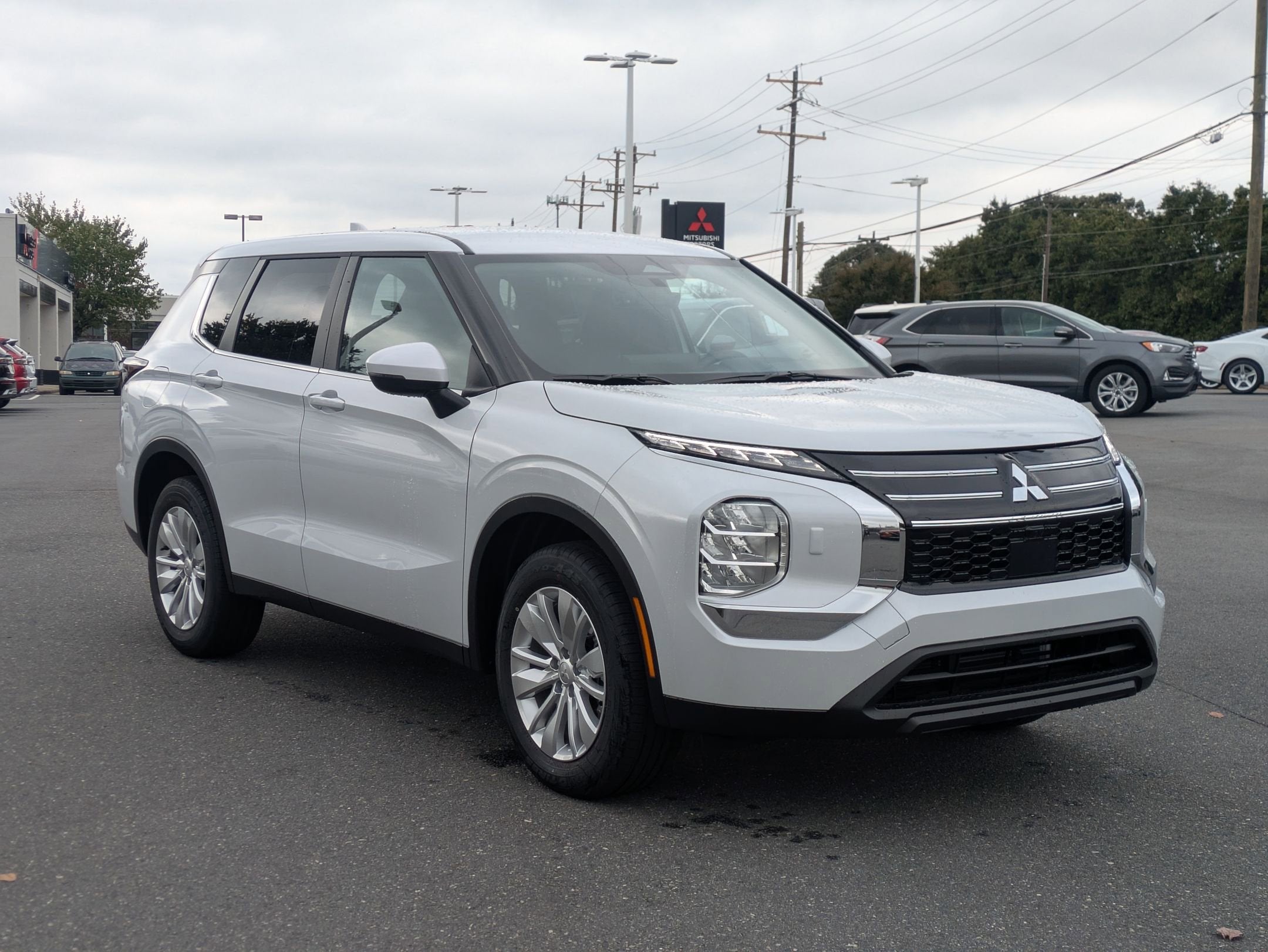 2025 Mitsubishi Outlander ES