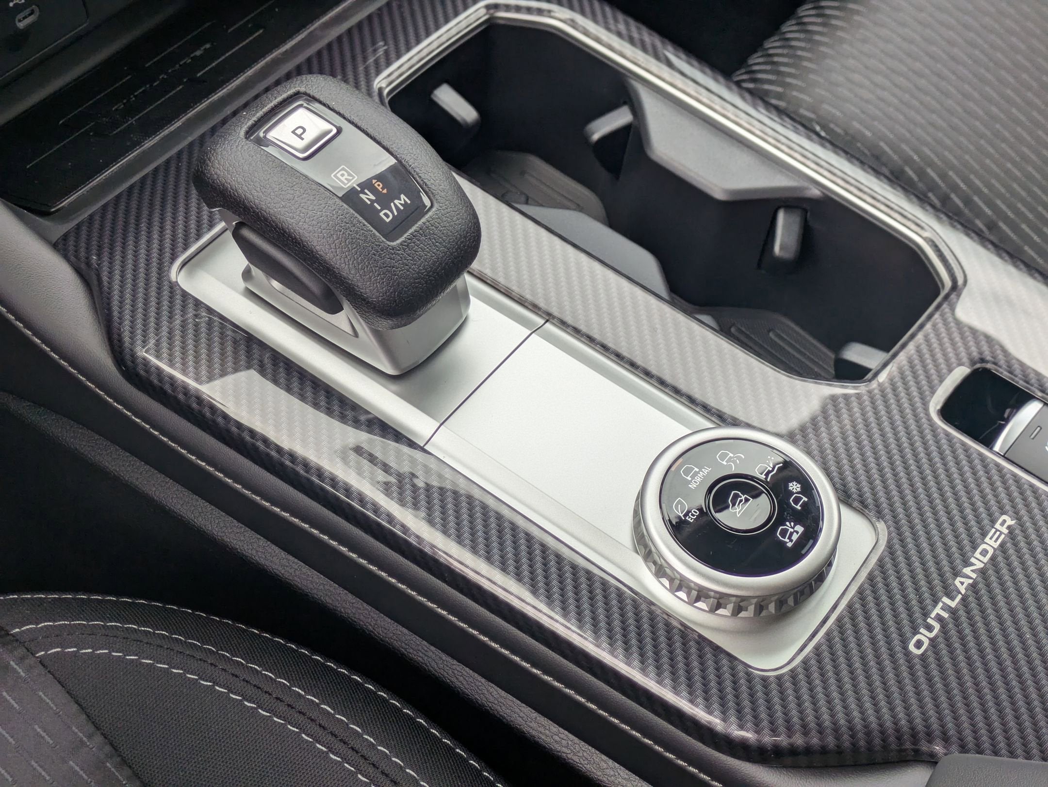 2025 Mitsubishi Outlander ES