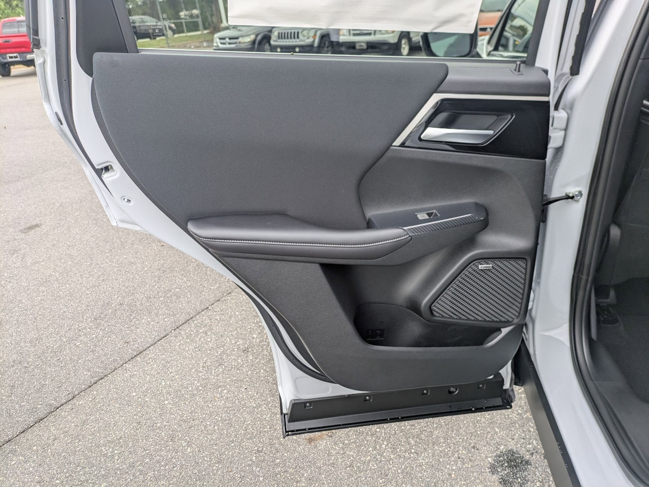 2025 Mitsubishi Outlander ES