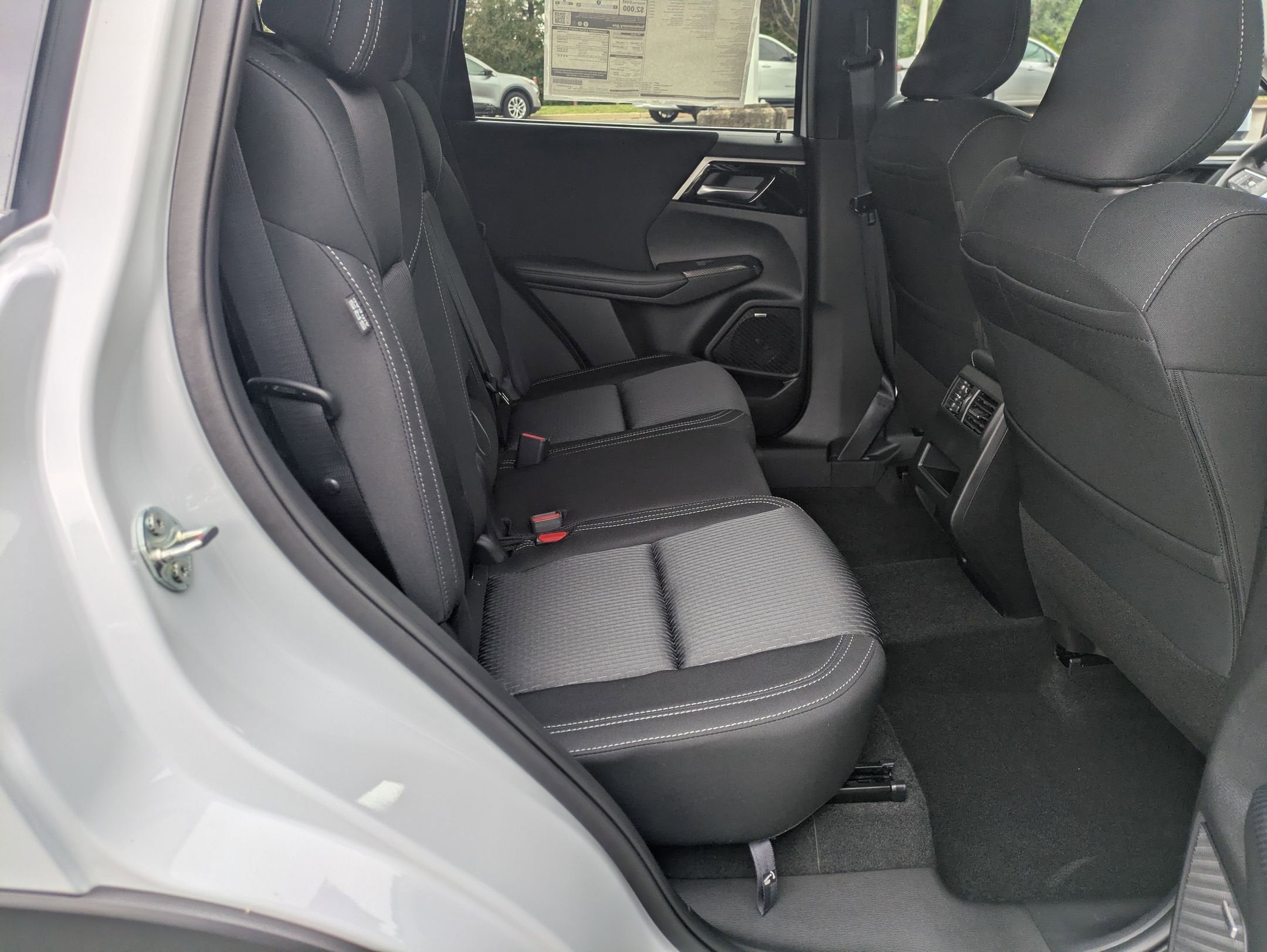 2025 Mitsubishi Outlander ES