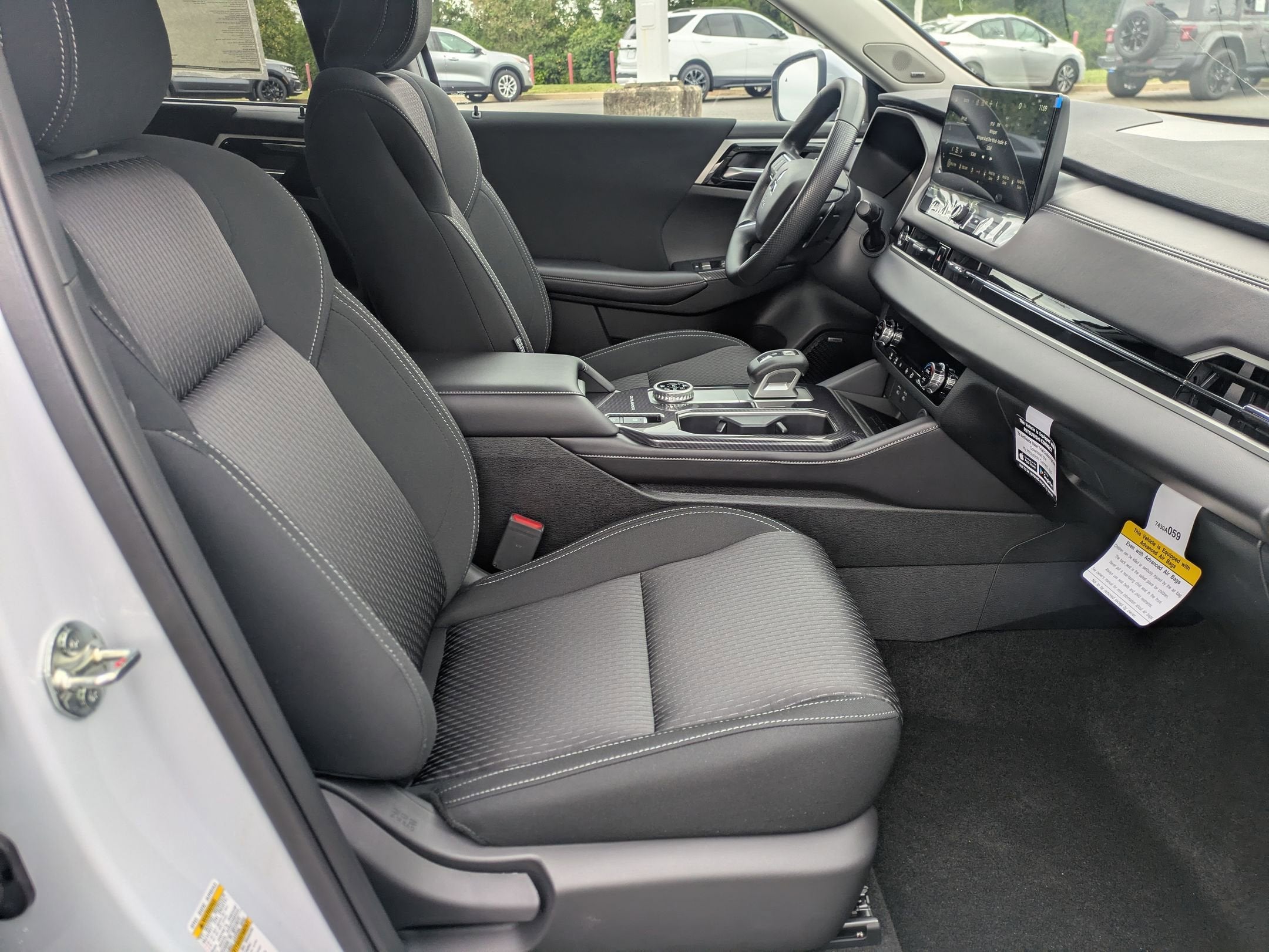 2025 Mitsubishi Outlander ES