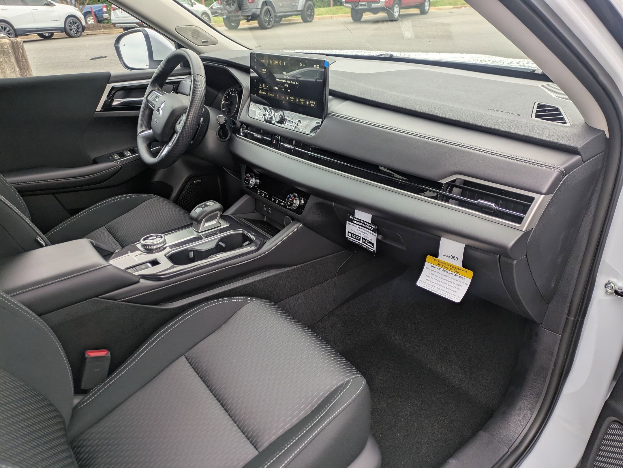 2025 Mitsubishi Outlander ES