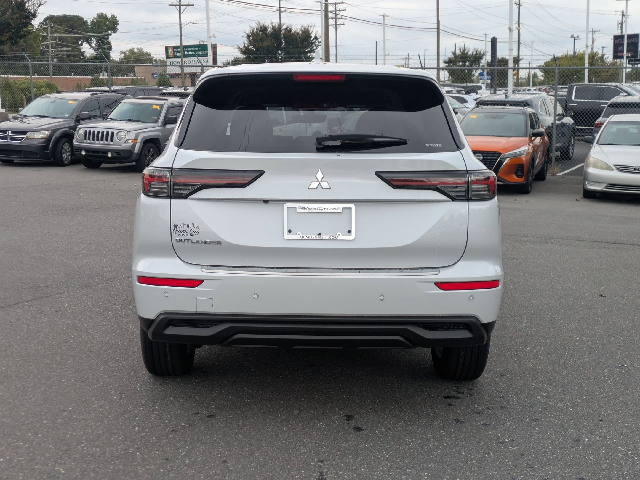 2025 Mitsubishi Outlander ES