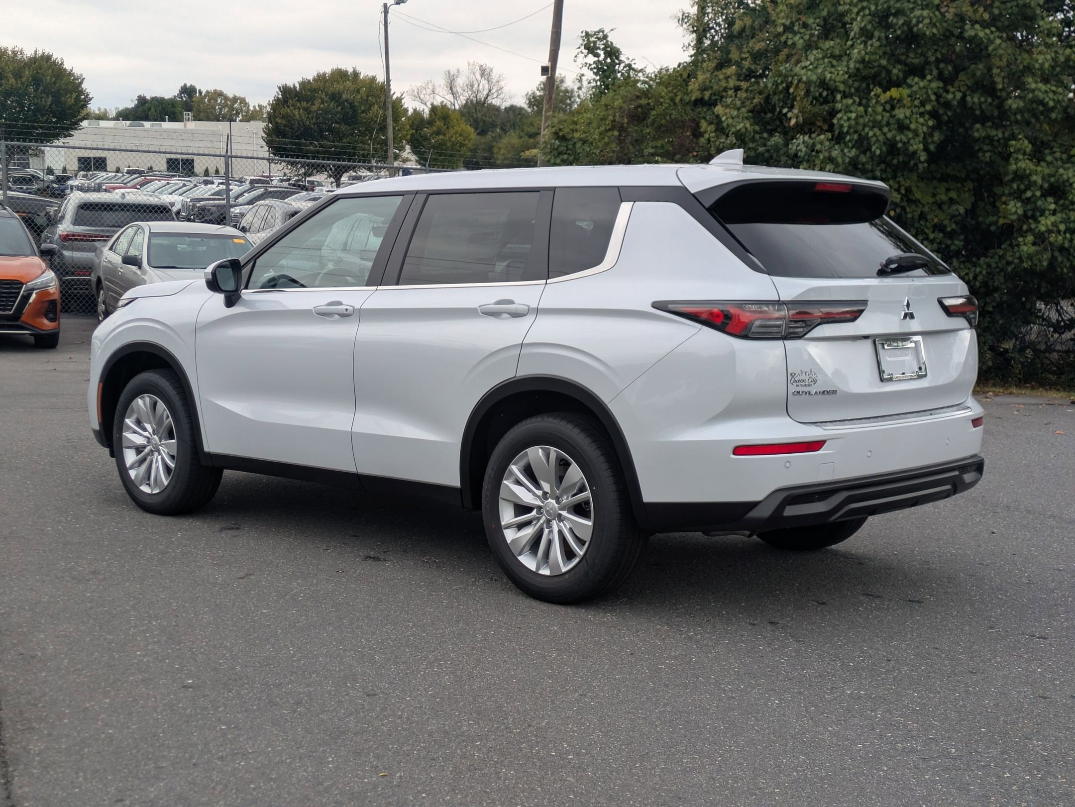 2025 Mitsubishi Outlander ES