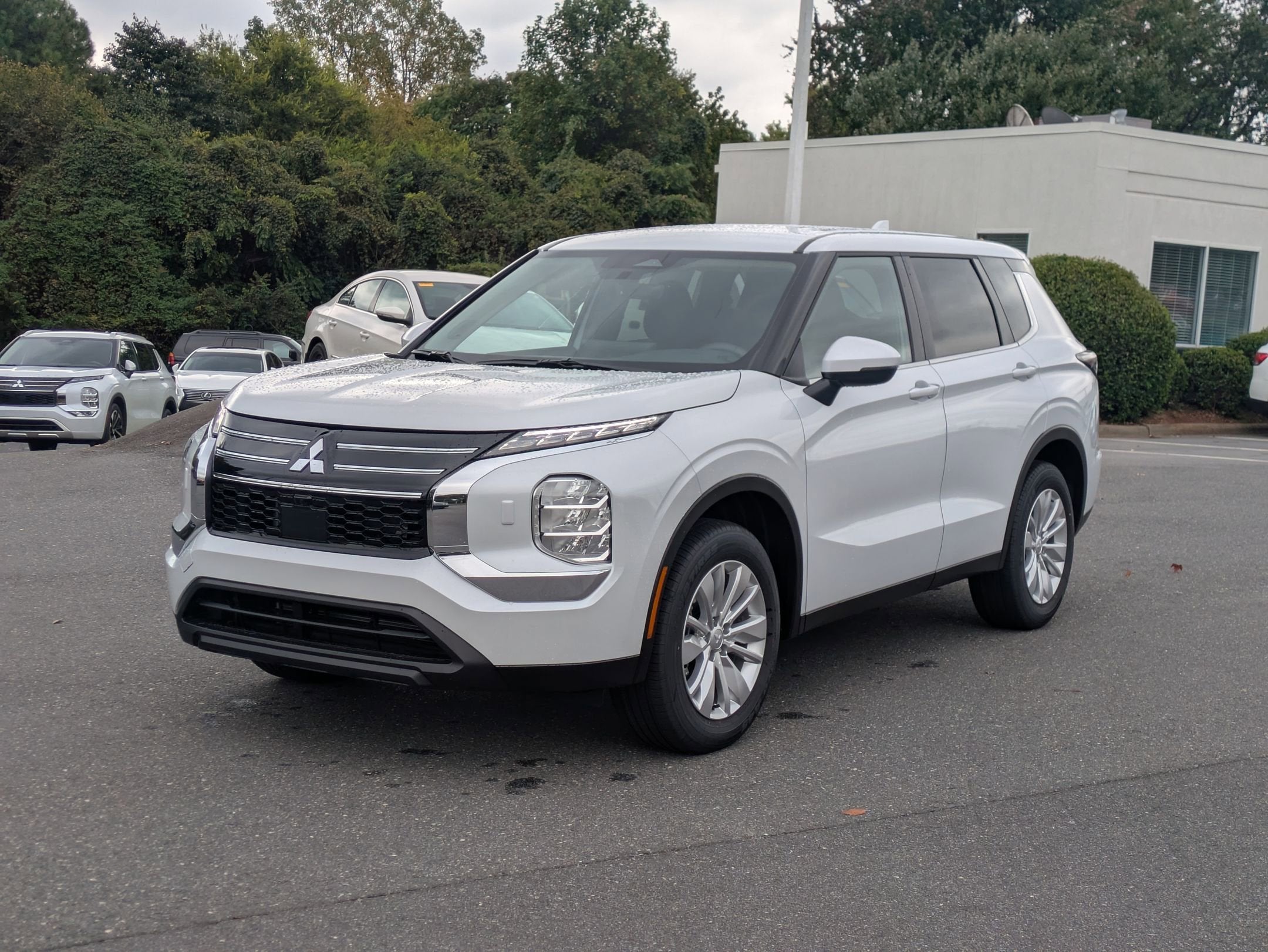 2025 Mitsubishi Outlander ES