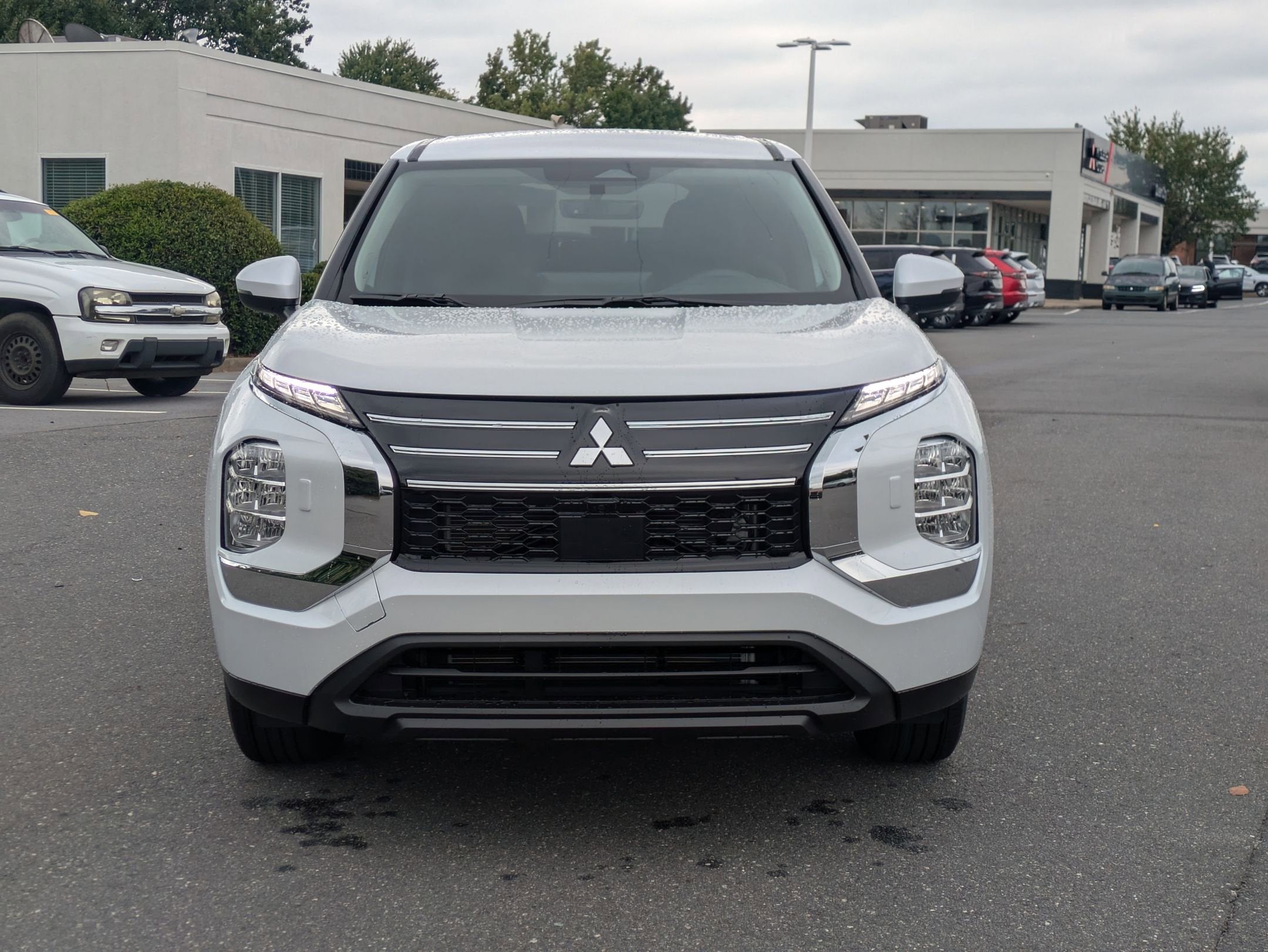 2025 Mitsubishi Outlander ES