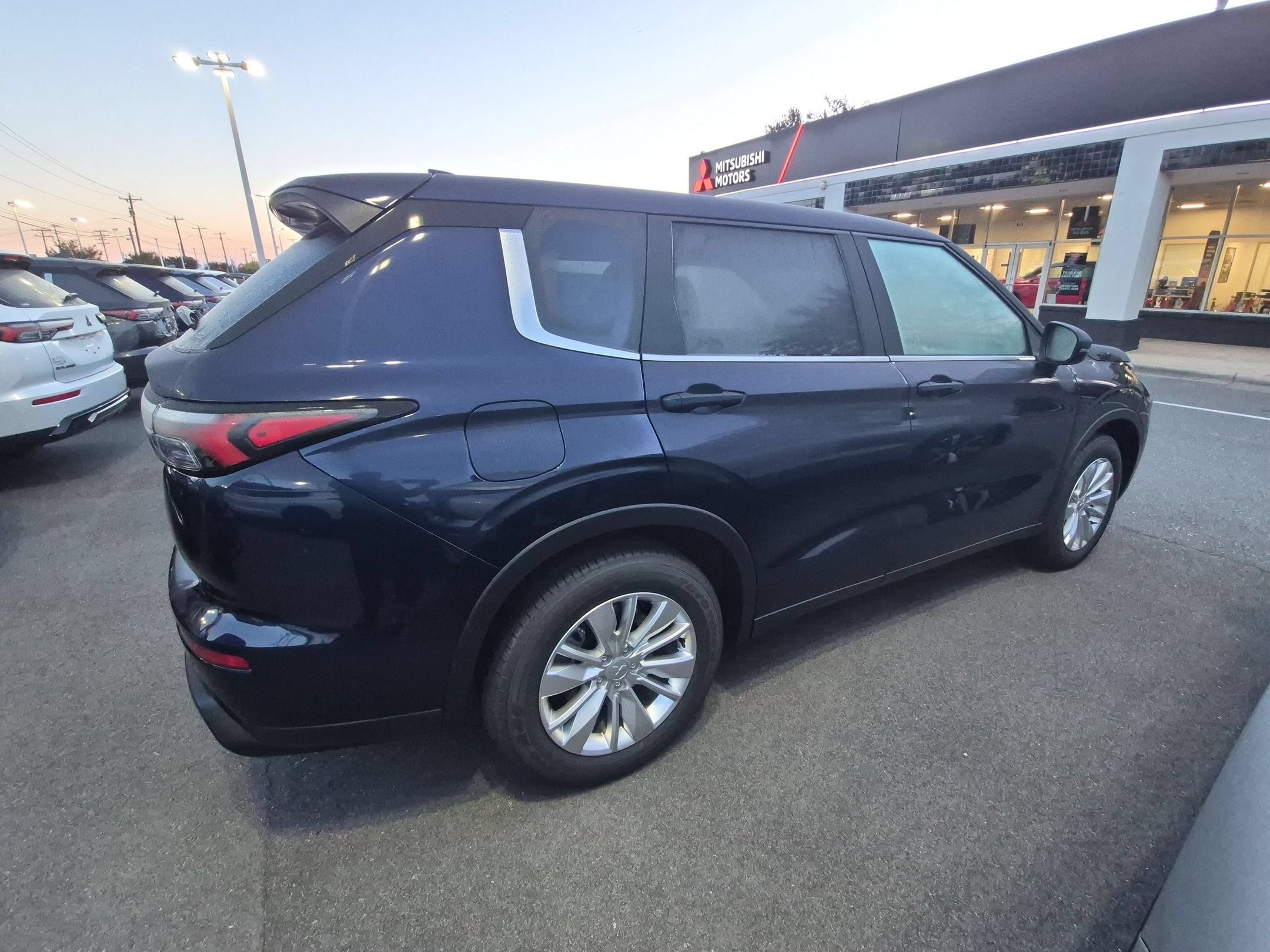 2026 Mitsubishi Outlander ES